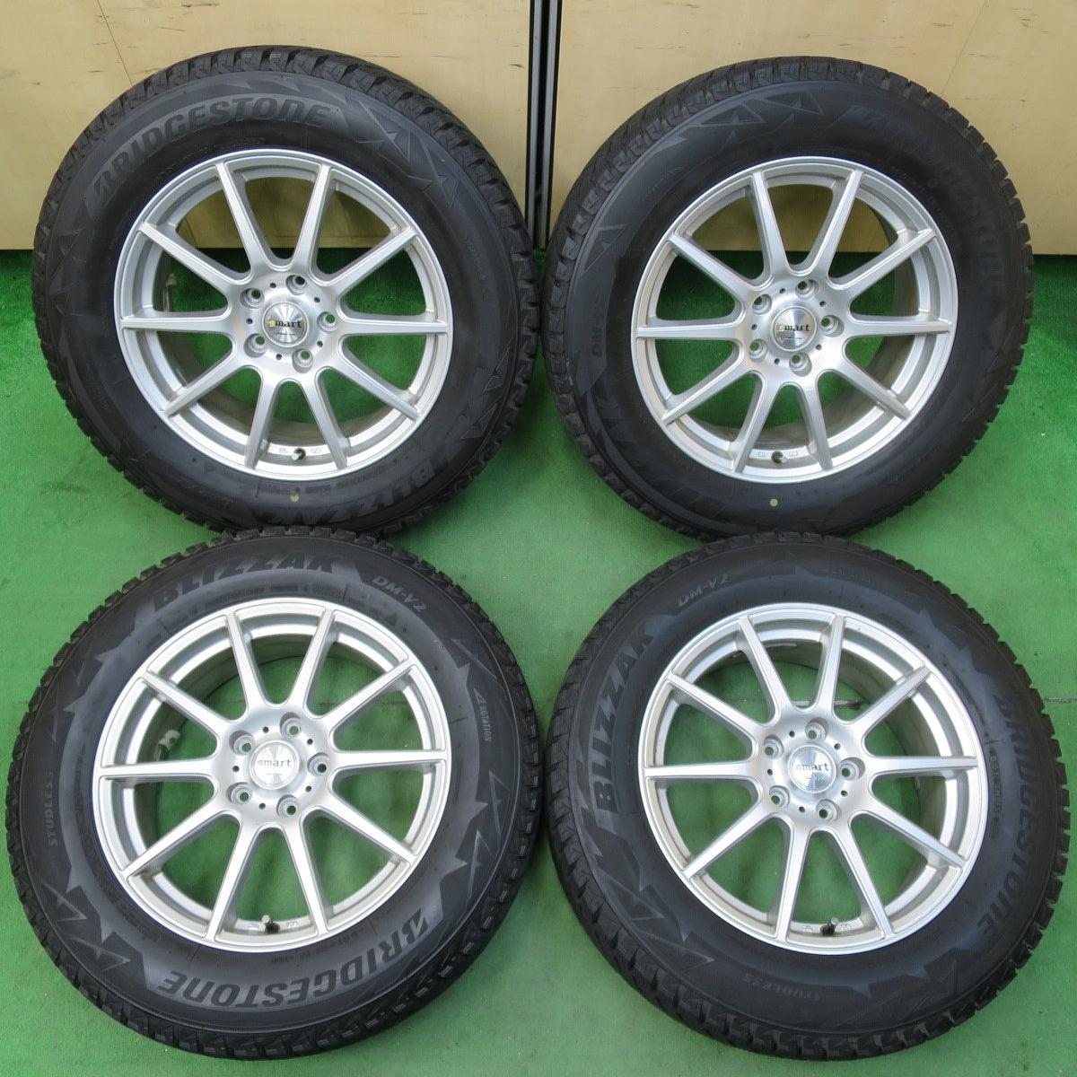 [送料無料] 4本価格★スタッドレス 225/65R17 ブリヂストン ブリザック DM-V2 Smart MANARAY SPORT マナレイ  17インチ PCD114.3/5H★4110606イス