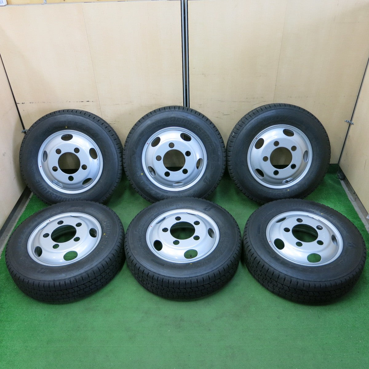 *送料無料* 未使用！23年★トラック タイヤ 205/75R16 113/111N スタッドレス ブリヂストン ブリザック W989 TOPY  スチール 115-8C PCD208/5H★4061505ナス