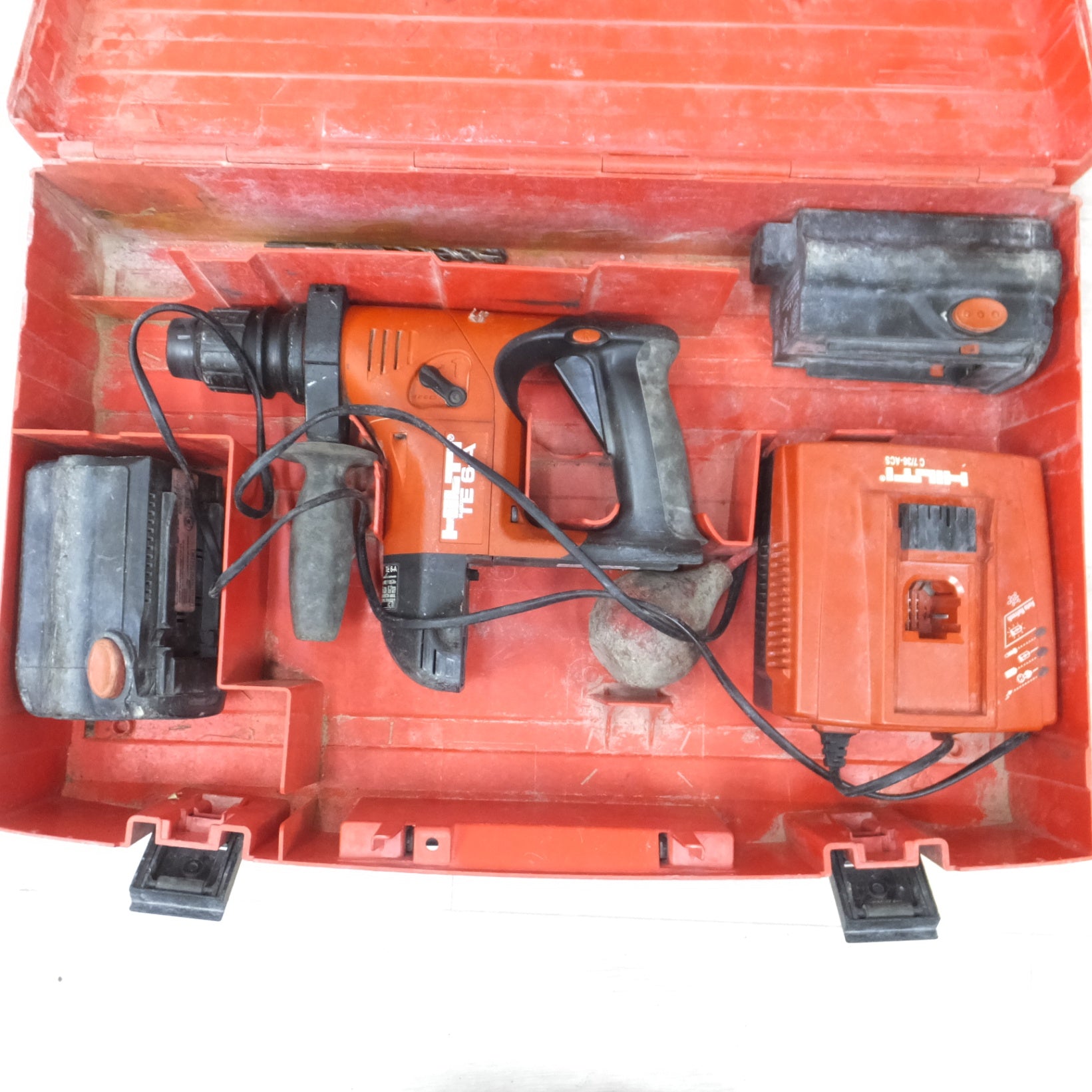 [送料無料] バッテリー2個◆ヒルティ HILTI 充電式 ロータリー ハンマー ドリル 36V TE6-A ケース 充電器 ダストポンプ 付き 電動  工具◆