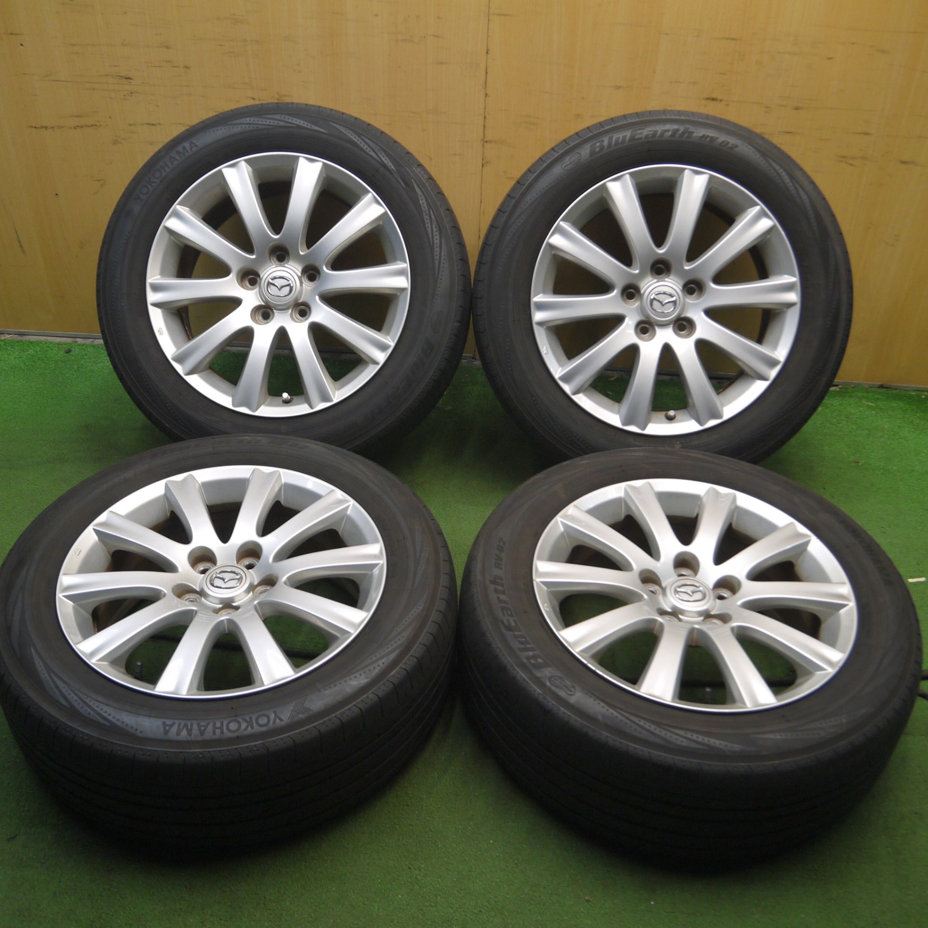 *送料無料* 4本価格★マツダ MPV 純正 215/60R17 ヨコハマ ブルーアース RV-02 17インチ  PCD114.3/5H★4040811Hノ