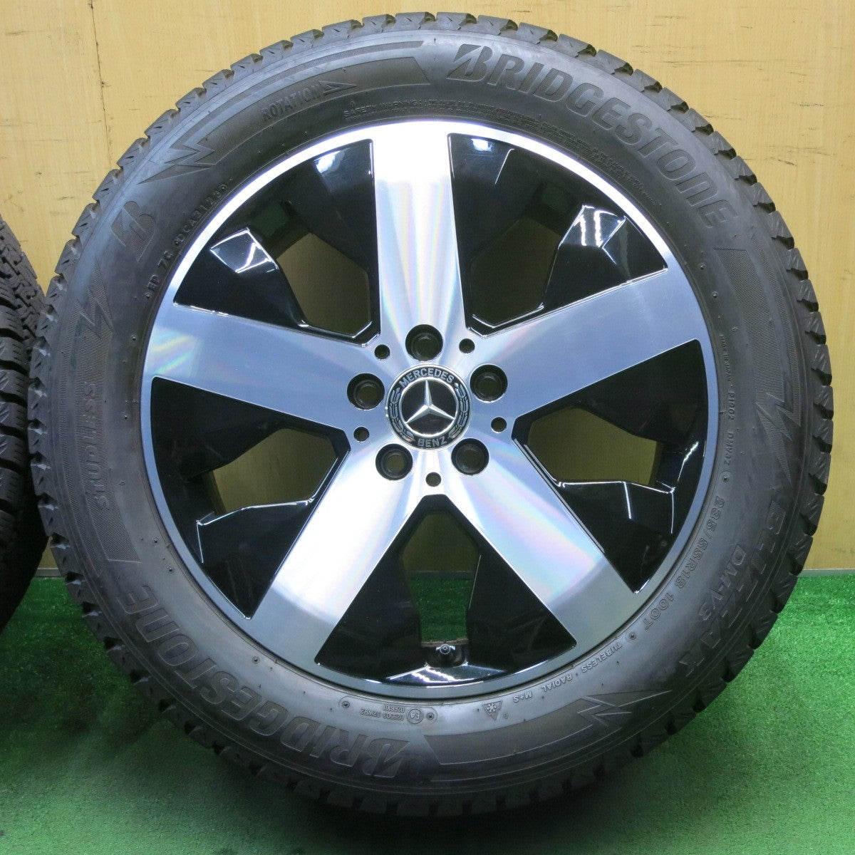 バリ溝!23年!キレイ!9.5分以上★ベンツ GLBクラス X247 純正 235/55R18 スタッドレス ブリヂストン ブリザック DM-V3 18インチ PCD112/5H★5050901NJス