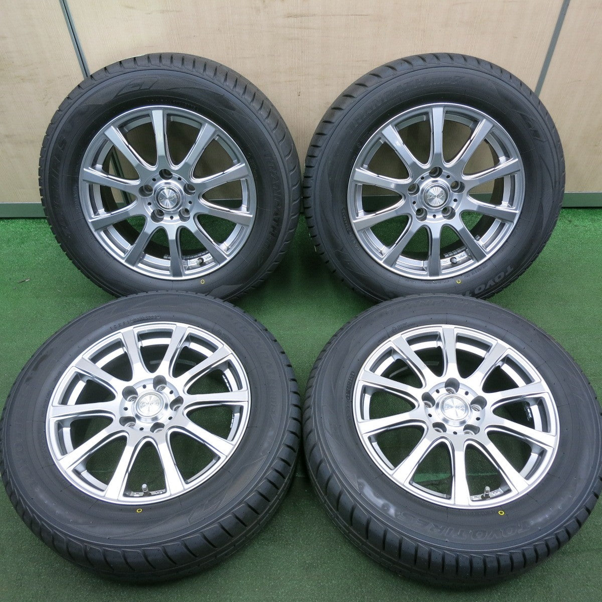 *送料無料* タイヤ未使用！23年！キレイ★215/60R16 トーヨー トランパス MP7 LAYCEA レイシア 16インチ  PCD114.3/5H★4043001HAノ