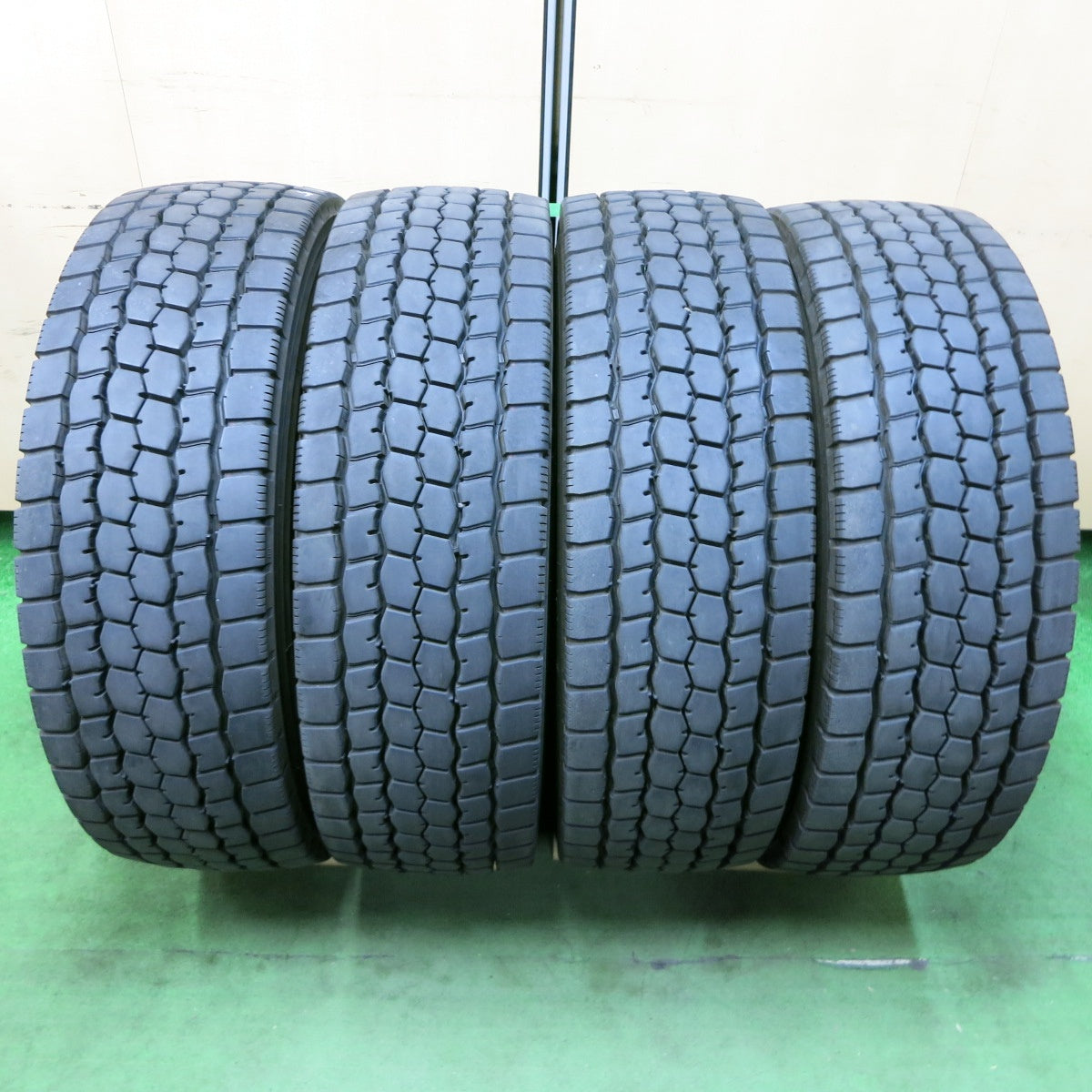 [送料無料] バリ溝！24年！9分★トラック タイヤ 265/70R19.5 140/138J ブリヂストン M888 ミックス オールシーズン  19.5インチ★4112107SYスタ