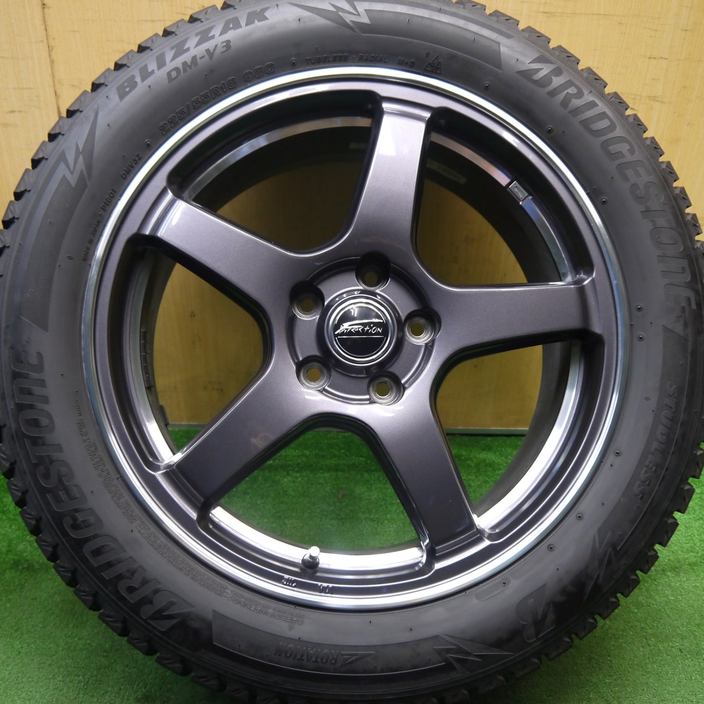バリ溝!23年!キレイ!9.5分★スタッドレス 225/55R18 ブリヂストン ブリザック DM-V3 F Direction WS5 Fディレクション 18インチ PCD114.3/5H★5051307Hス