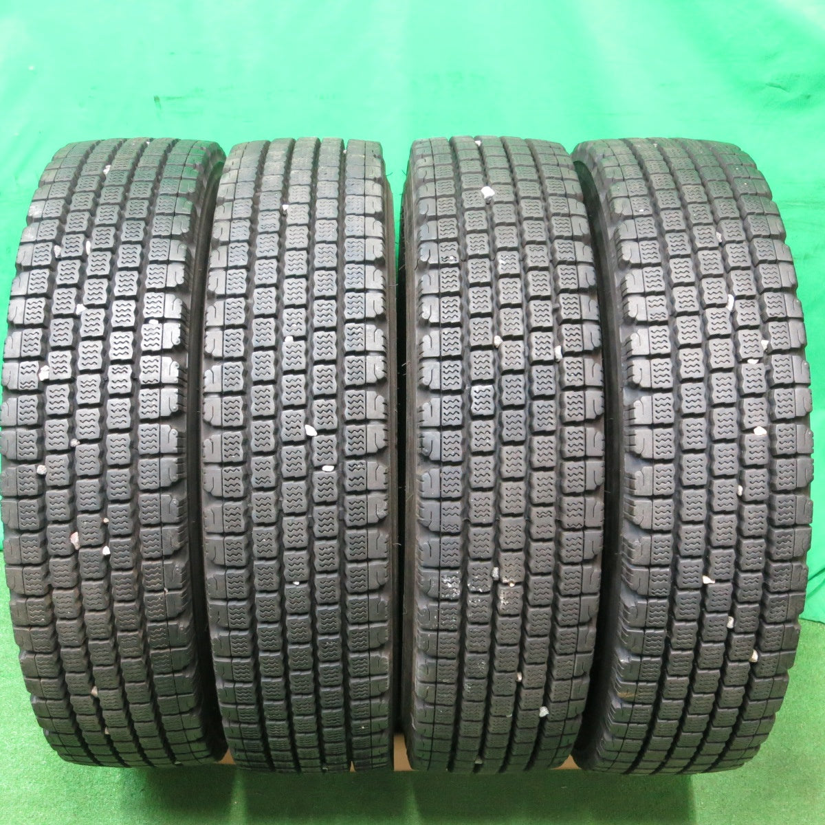 *送料無料* バリ溝！22年！9.5分★トラック タイヤ 225/80R17.5 123/122L スタッドレス ブリヂストン W910  17.5インチ★4050702ナスタ