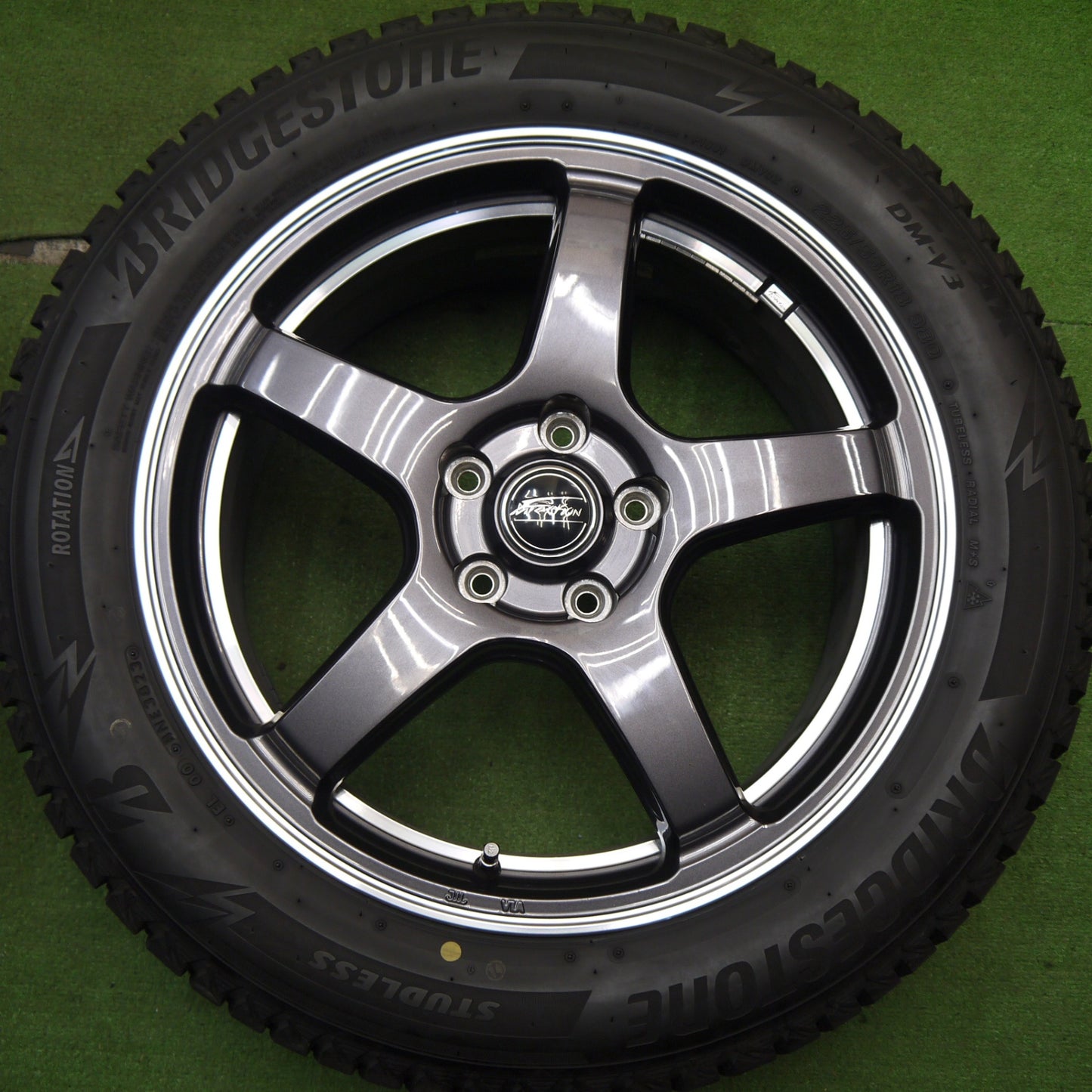 バリ溝!23年!キレイ!9.5分★スタッドレス 225/55R18 ブリヂストン ブリザック DM-V3 F Direction WS5 Fディレクション 18インチ PCD114.3/5H★5051307Hス