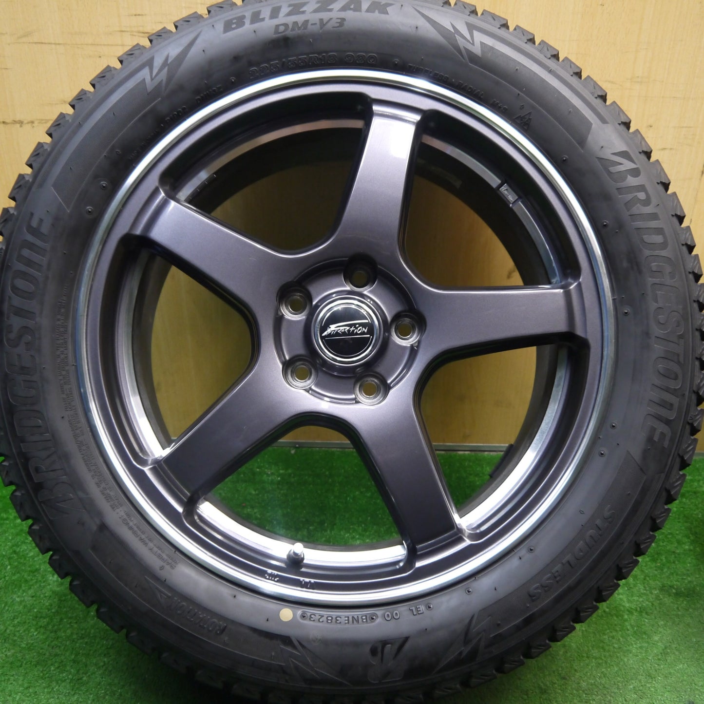 バリ溝!23年!キレイ!9.5分★スタッドレス 225/55R18 ブリヂストン ブリザック DM-V3 F Direction WS5 Fディレクション 18インチ PCD114.3/5H★5051307Hス
