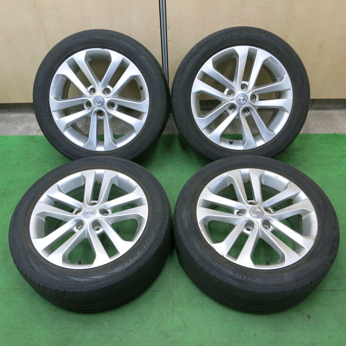 *送料無料* 4本価格★日産 ジューク 純正 215/55R17 ヨコハマ ブルーアース RV-02 17インチ  PCD114.3/5H★4060803ナノ