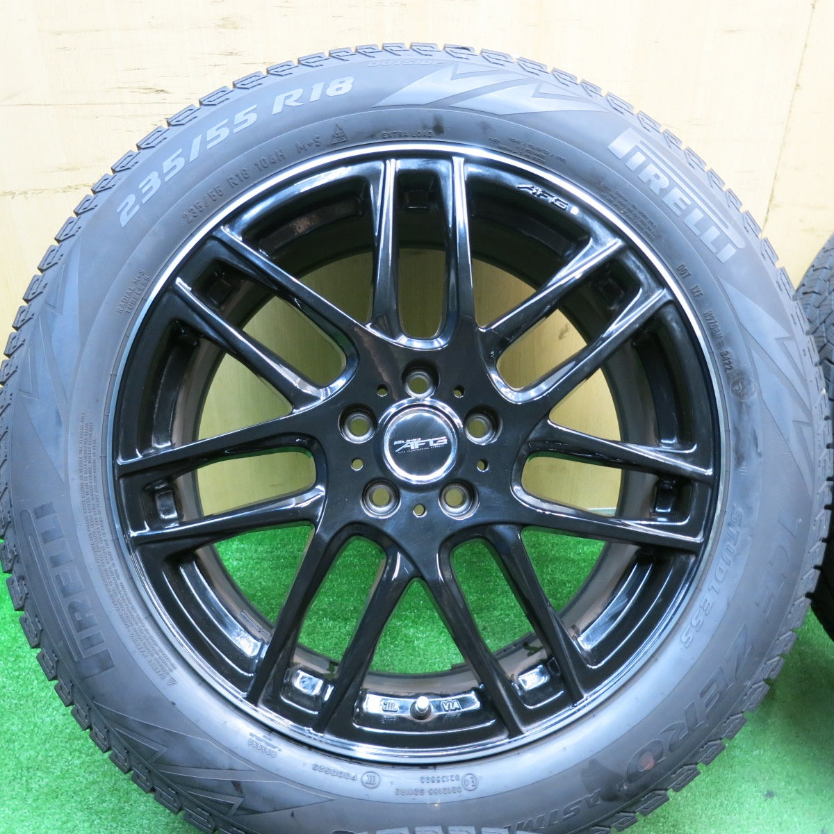 バリ溝!22年!キレイ!9分★ボルボ 等 EURO AFG 235/55R18 スタッドレス ピレリ アイスゼロ アシンメトリコ 18インチ PCD108/5H★5051204AKス