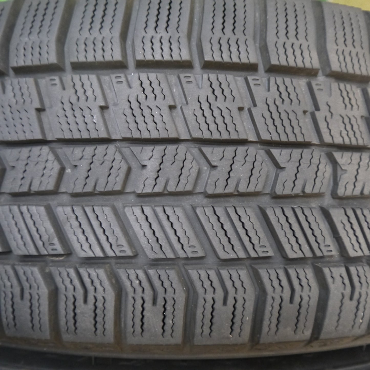 バリ溝!23年!キレイ!9.5分★スタッドレス 225/60R17 グッドイヤー アイスナビ8 JOKER ジョーカー 17インチ PCD114.3/5H★5041407Hス