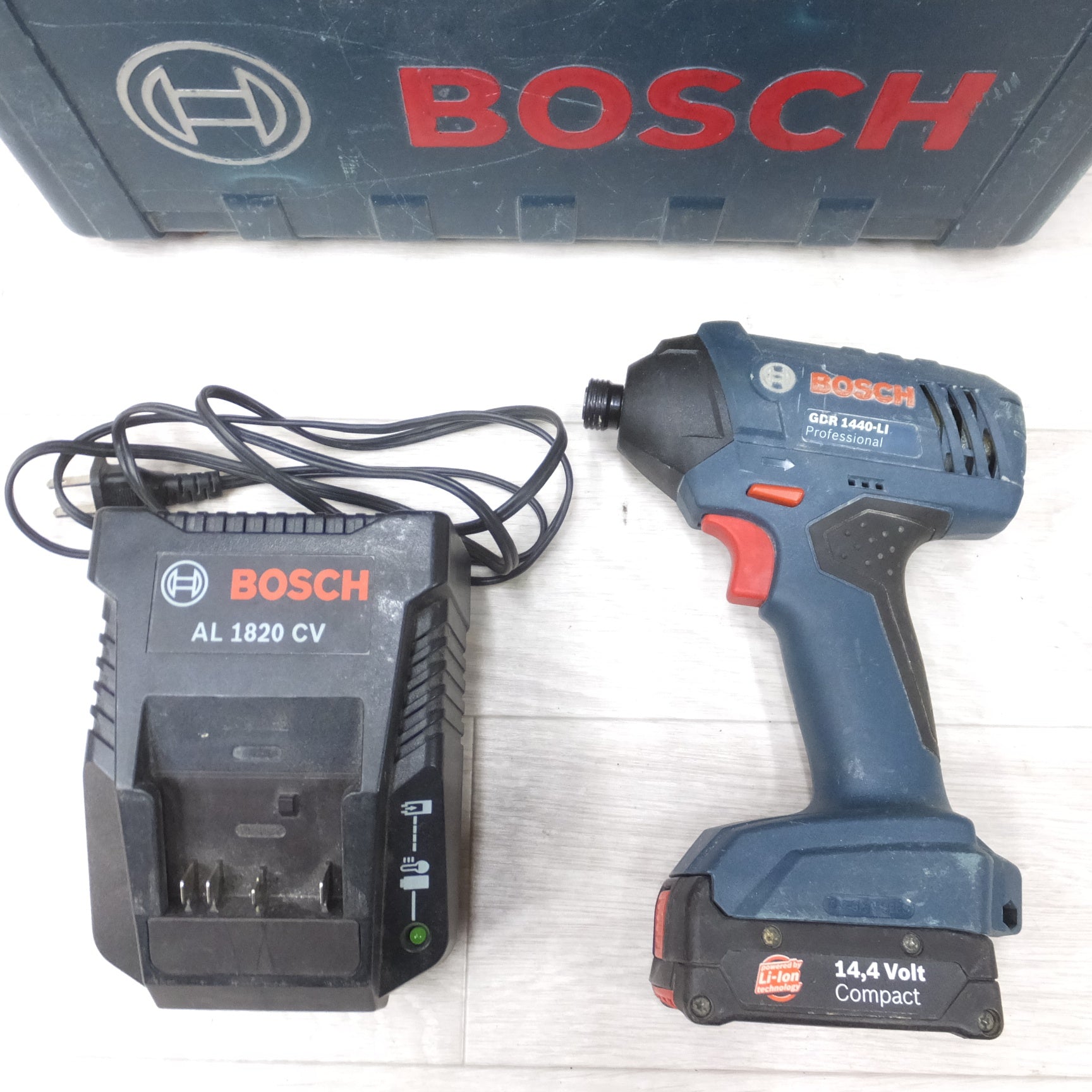 [送料無料] ◆BOSCH ボッシュ 充電式 インパクトドライバ GDR1440-LI 14.4V バッテリー 充電器付き 電動工具◆