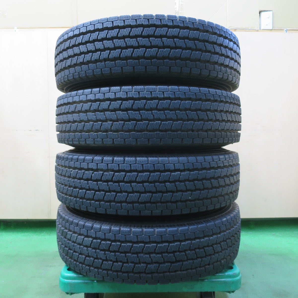 バリ溝!キレイ!9.5分以上★ハイエース 195/80R15 107/105L スタッドレス ヨコハマ アイスガード iG91 TOPY BAZALT-X 15インチ PCD139.7/6H★5040908イス