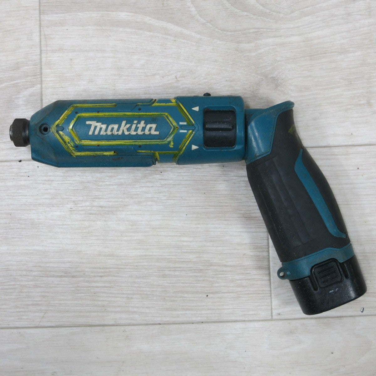 [送料無料] ◆makita マキタ 充電式ペンインパクトドライバ TD022D 7.2V バッテリー付き 電動工具◆