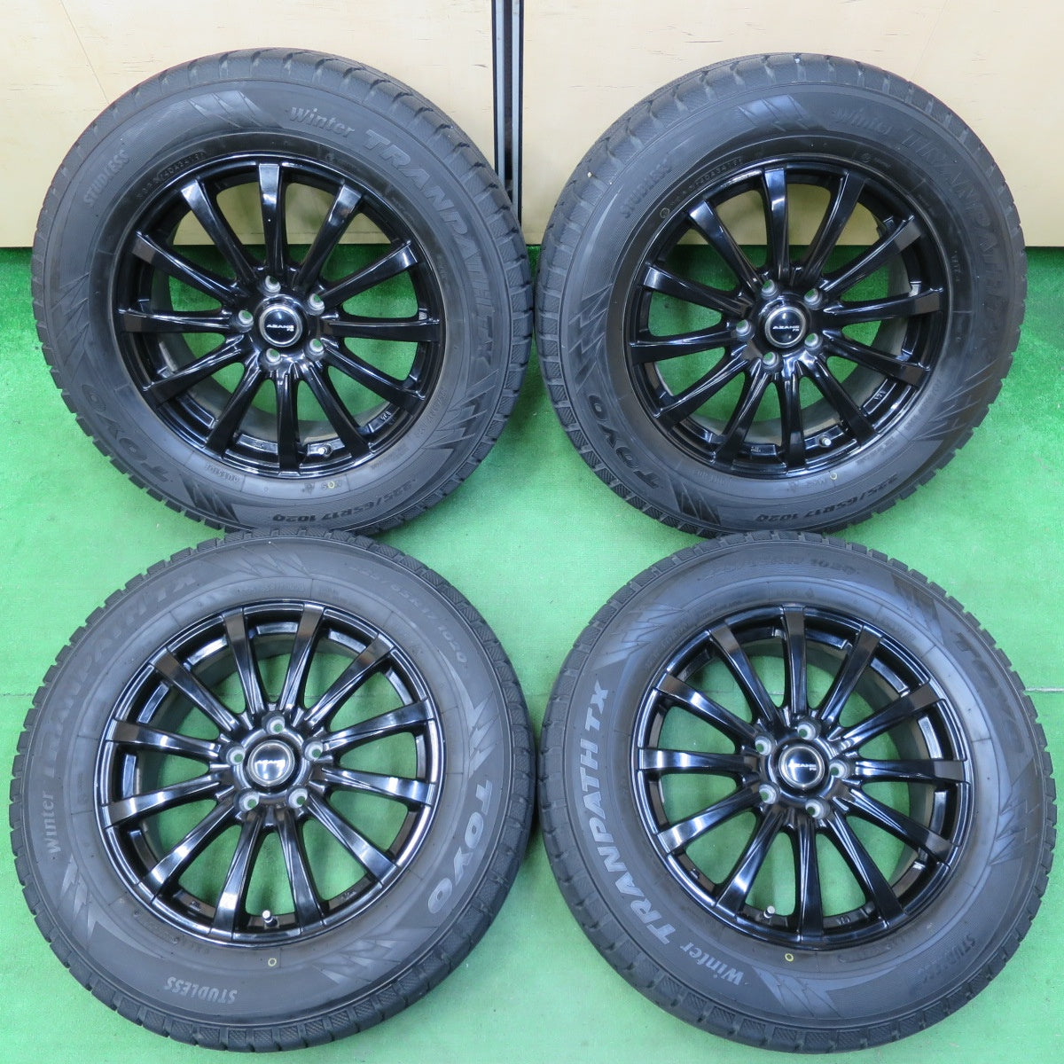 *送料無料* バリ溝！キレイ！9分★スタッドレス 225/65R17 トーヨー ウインタートランパス TX AZANE FB 17インチ  PCD114.3/5H★4062703イス