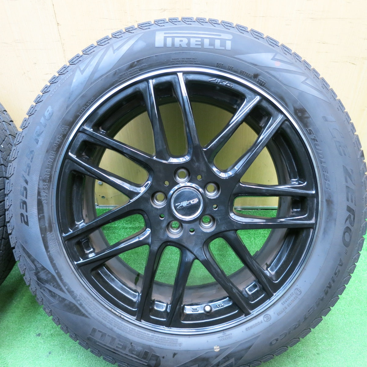 バリ溝!22年!キレイ!9分★ボルボ 等 EURO AFG 235/55R18 スタッドレス ピレリ アイスゼロ アシンメトリコ 18インチ PCD108/5H★5051204AKス