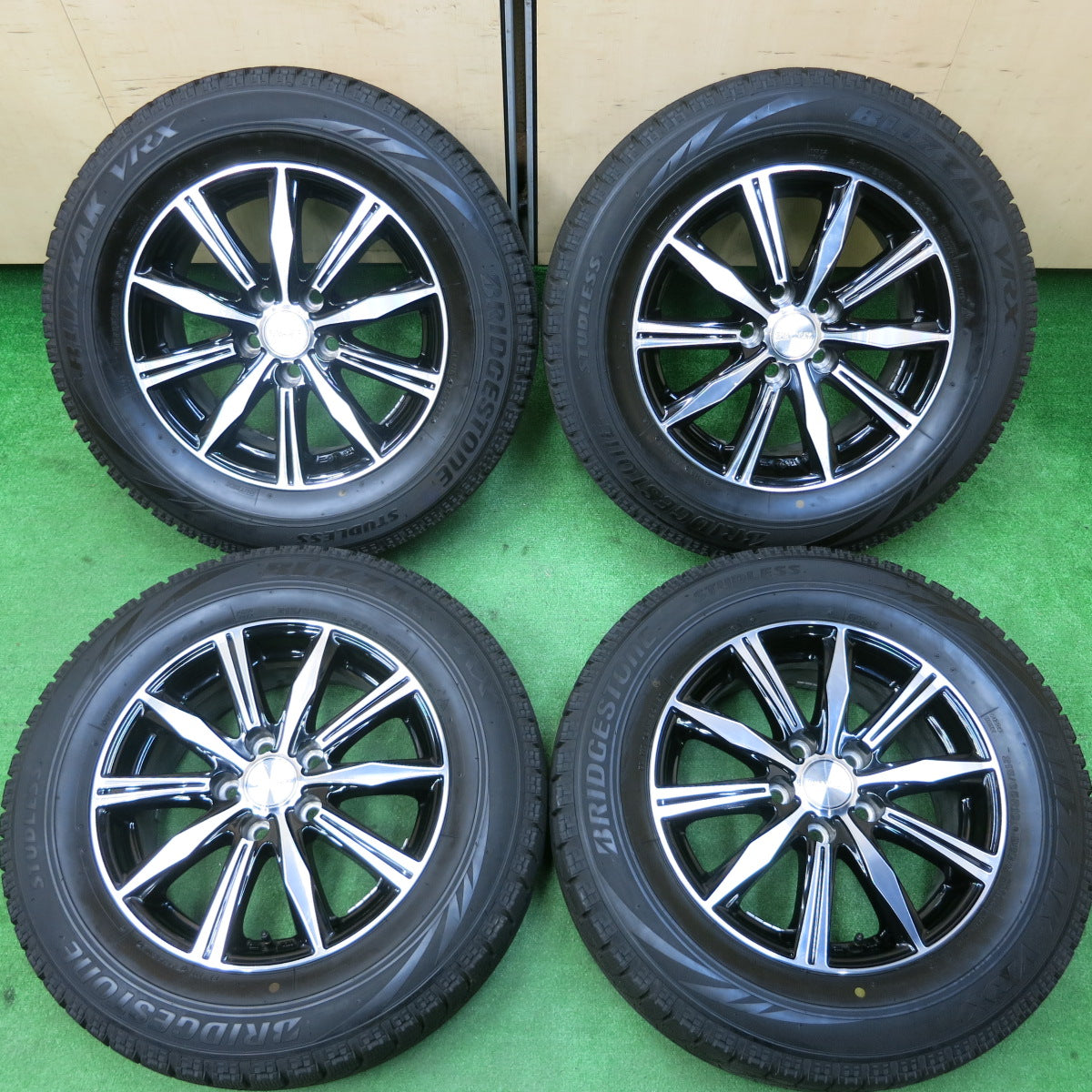 送料無料*バリ溝！キレイ！9.5分以上☆スタッドレス 215/65R16