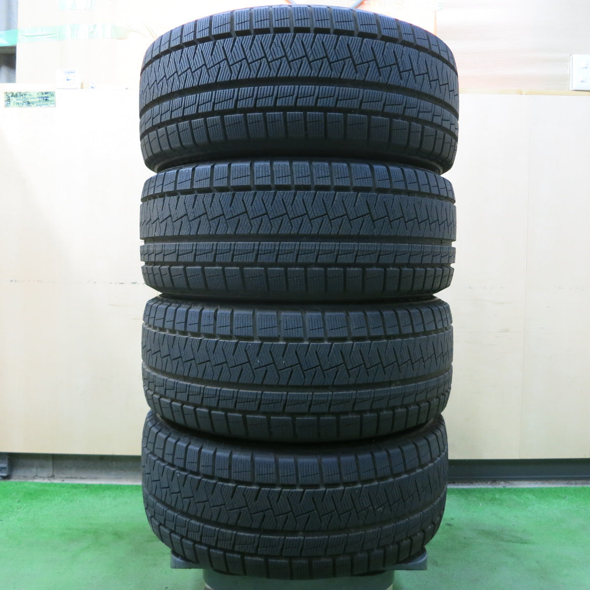 送料無料*ほぼ未使用！21年！超バリ溝☆スタッドレス 225/45R17 ピレリ ...