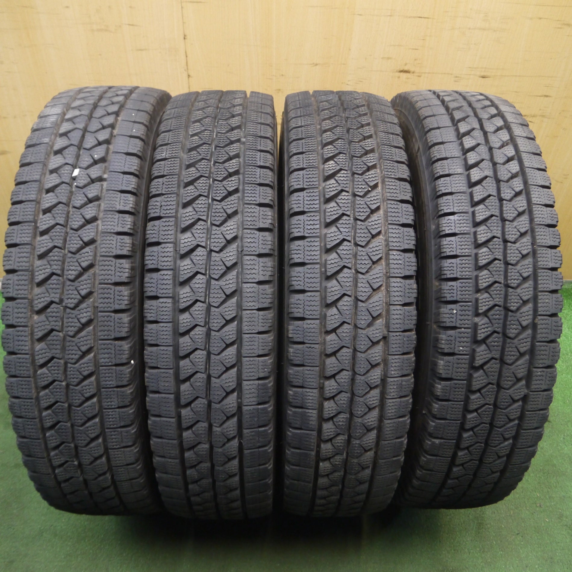 ブリヂストン スタッドレス 205/85R16 - 車のパーツ