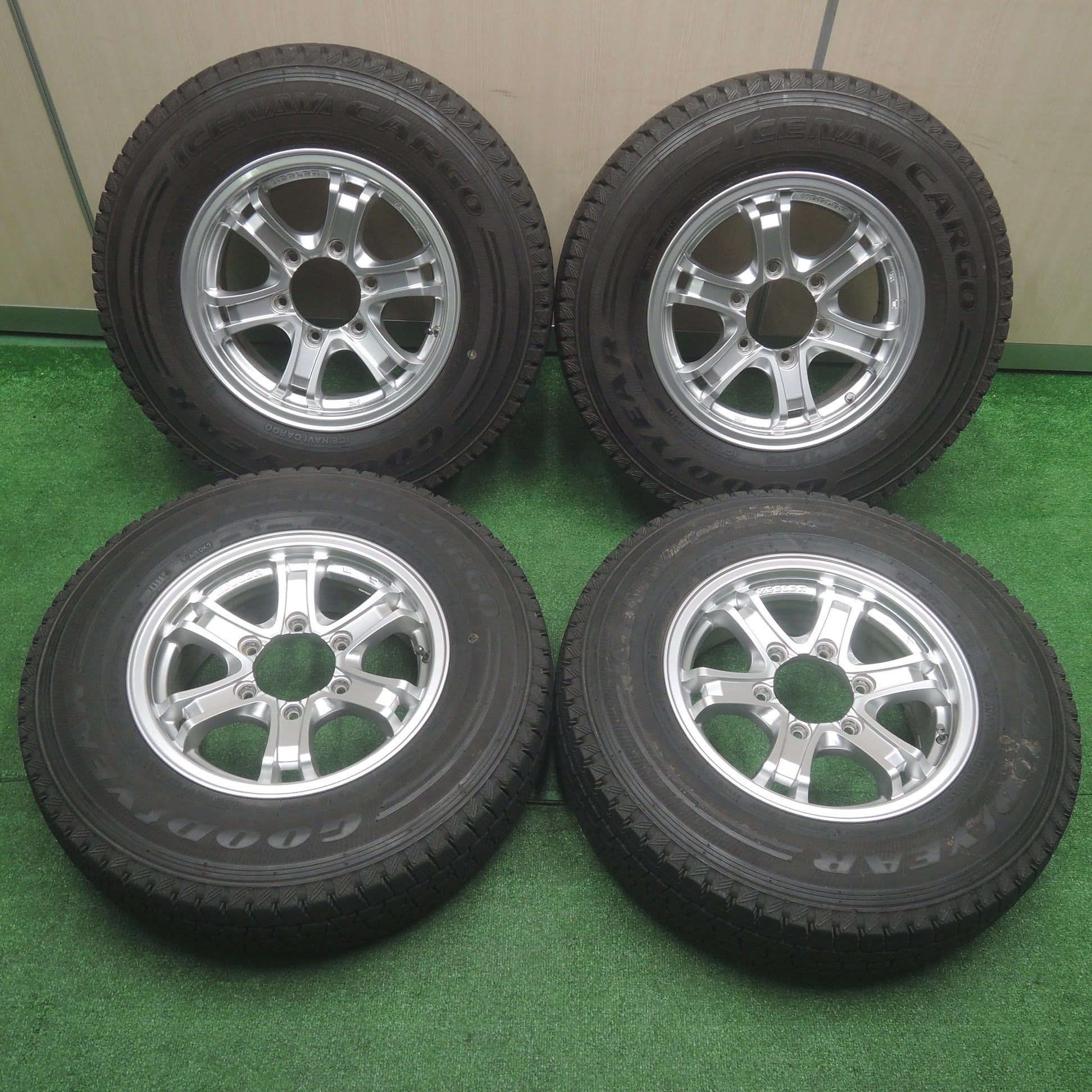 [送料無料]バリ溝！キレイ！9.5分★ハイエース 等 KEELER weds 195/80R15 107/105L スタッドレス グッドイヤ