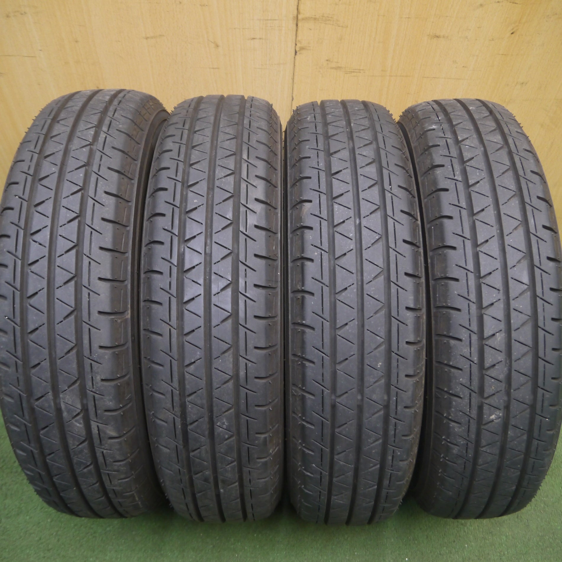 *送料無料* バリ溝！23年！9.5分★145/80R12 80/78N ヨコハマ BluEarth-Van RY55 タイヤ 12インチ 軽トラ  軽バン 等★4030502Hノタ