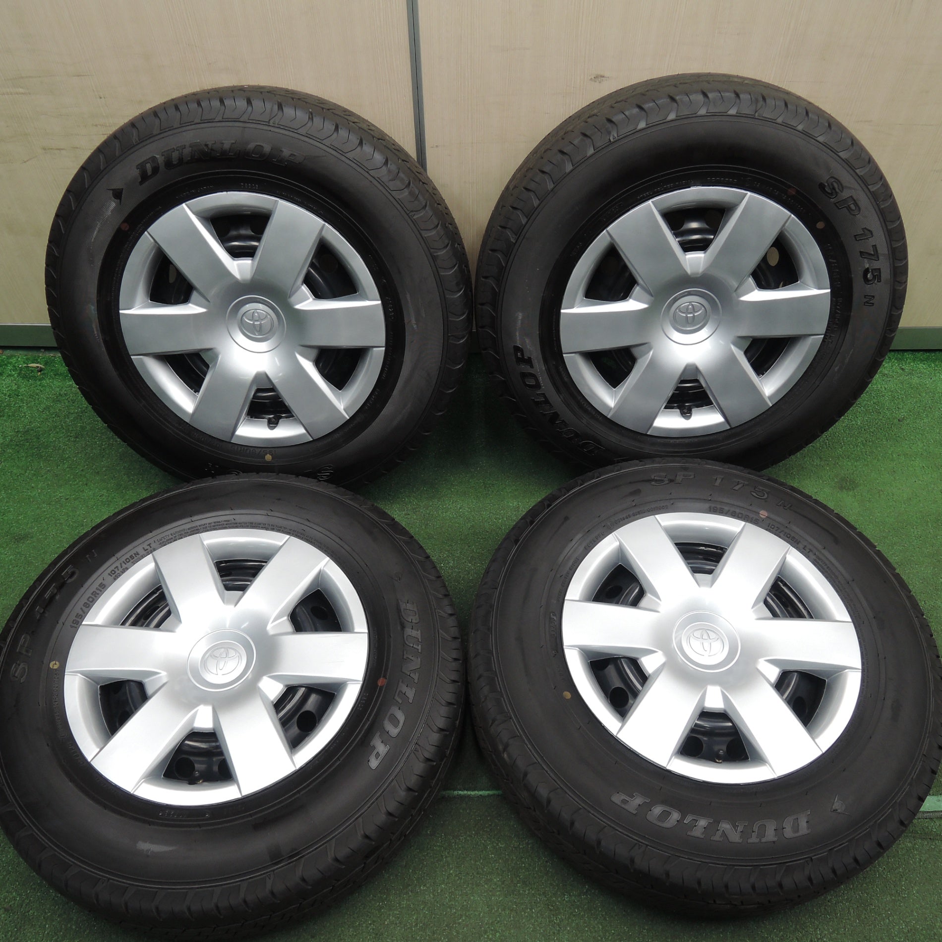 ハイエース 新車外し DUNLOP SP175N 195/80R15 107/105N LT 2023製造 