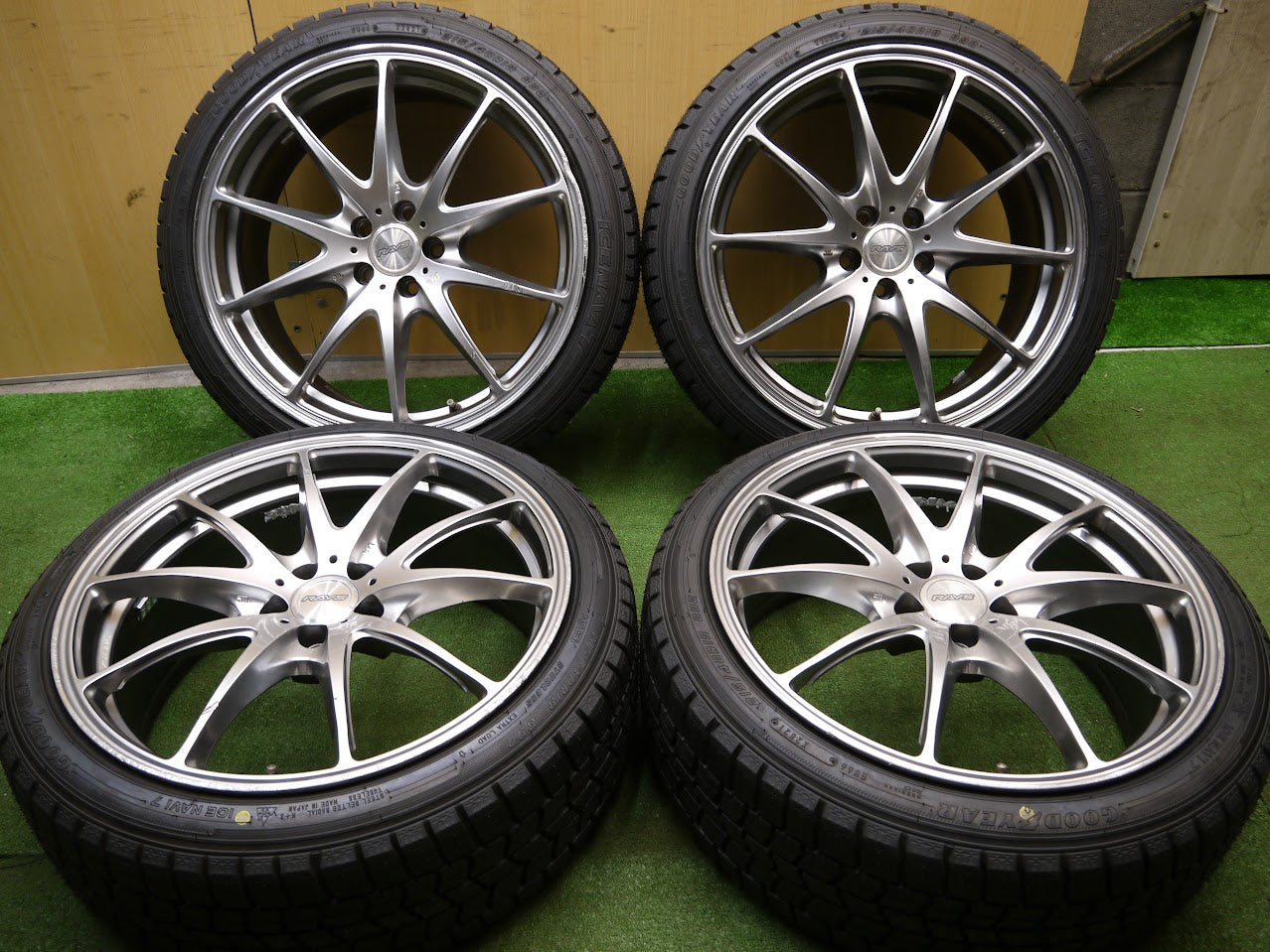 送料無料]タイヤ未使用！21年☆スタッドレス 215/40R18 RAYS VR