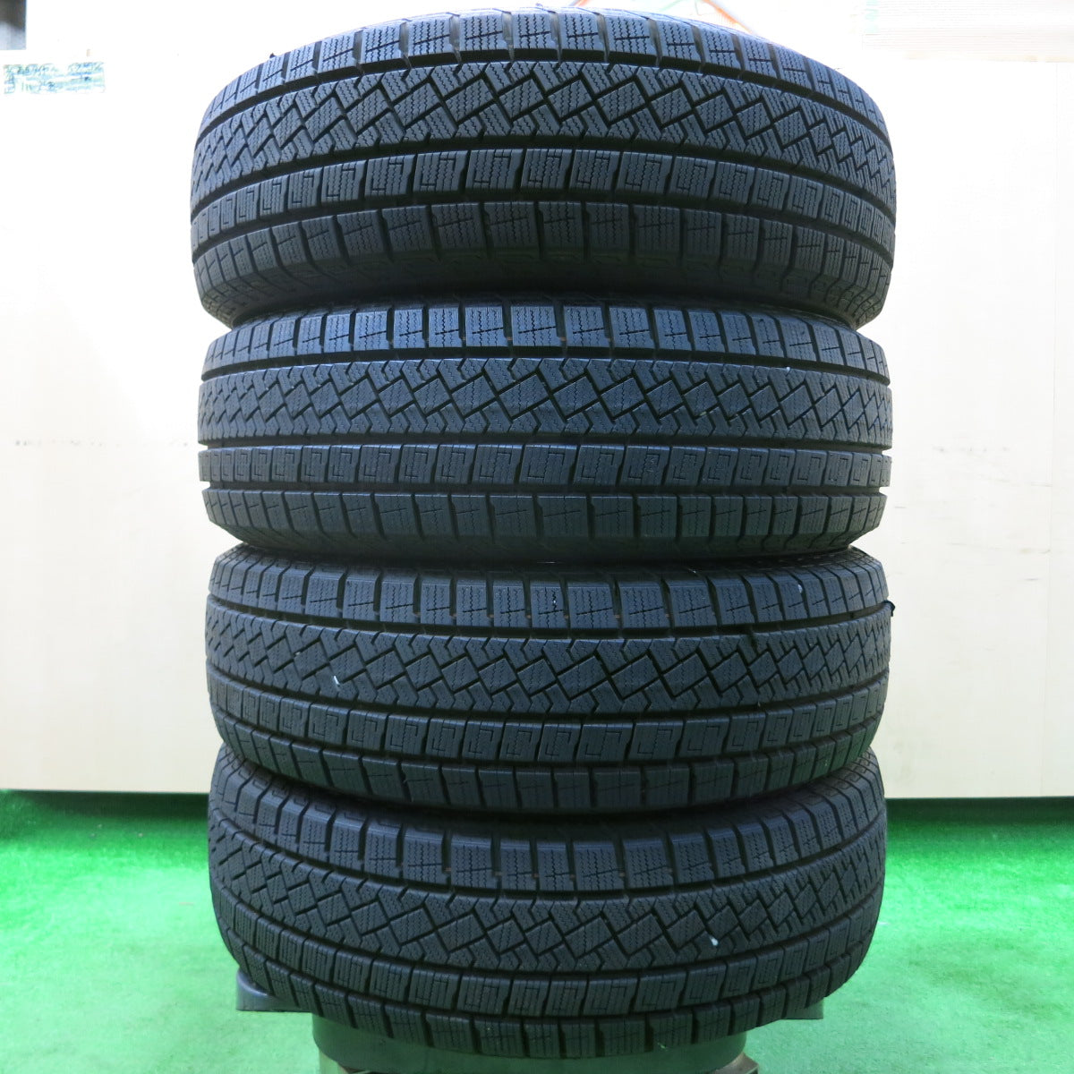 *送料無料*バリ溝！22年！ほぼ10分★スタッドレス 175/65R15 ピレリ アイスゼロ アシンメトリコ タイヤ 15インチ キューブ  アクア等★3121310イスタ