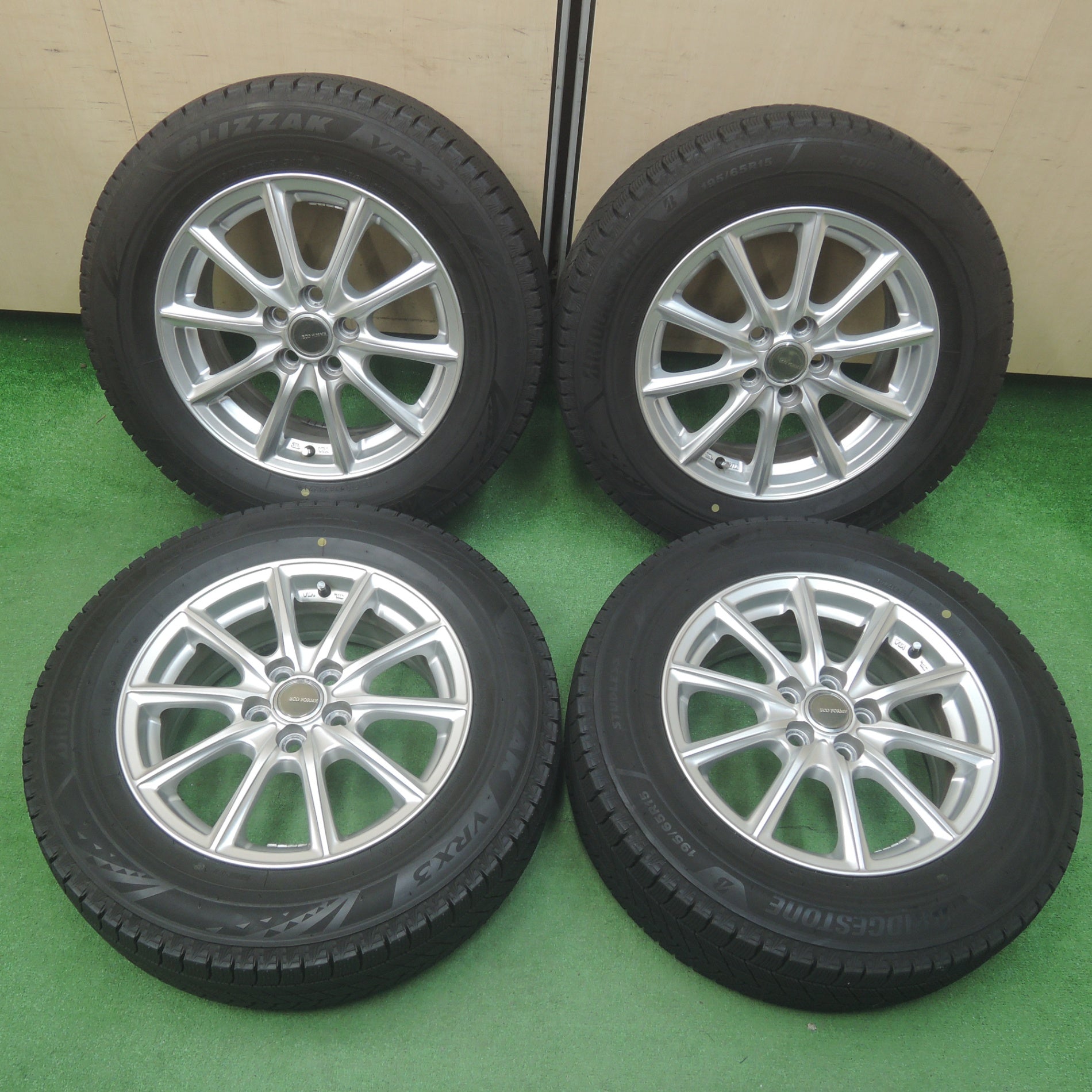 *送料無料*バリ溝！21年！キレイ！9.5分★プリウス等 195/65R15 スタッドレス ブリヂストン ブリザック VRX3 ECO FORME  エコフォルム 15インチ PCD100/5H★4011911SYス