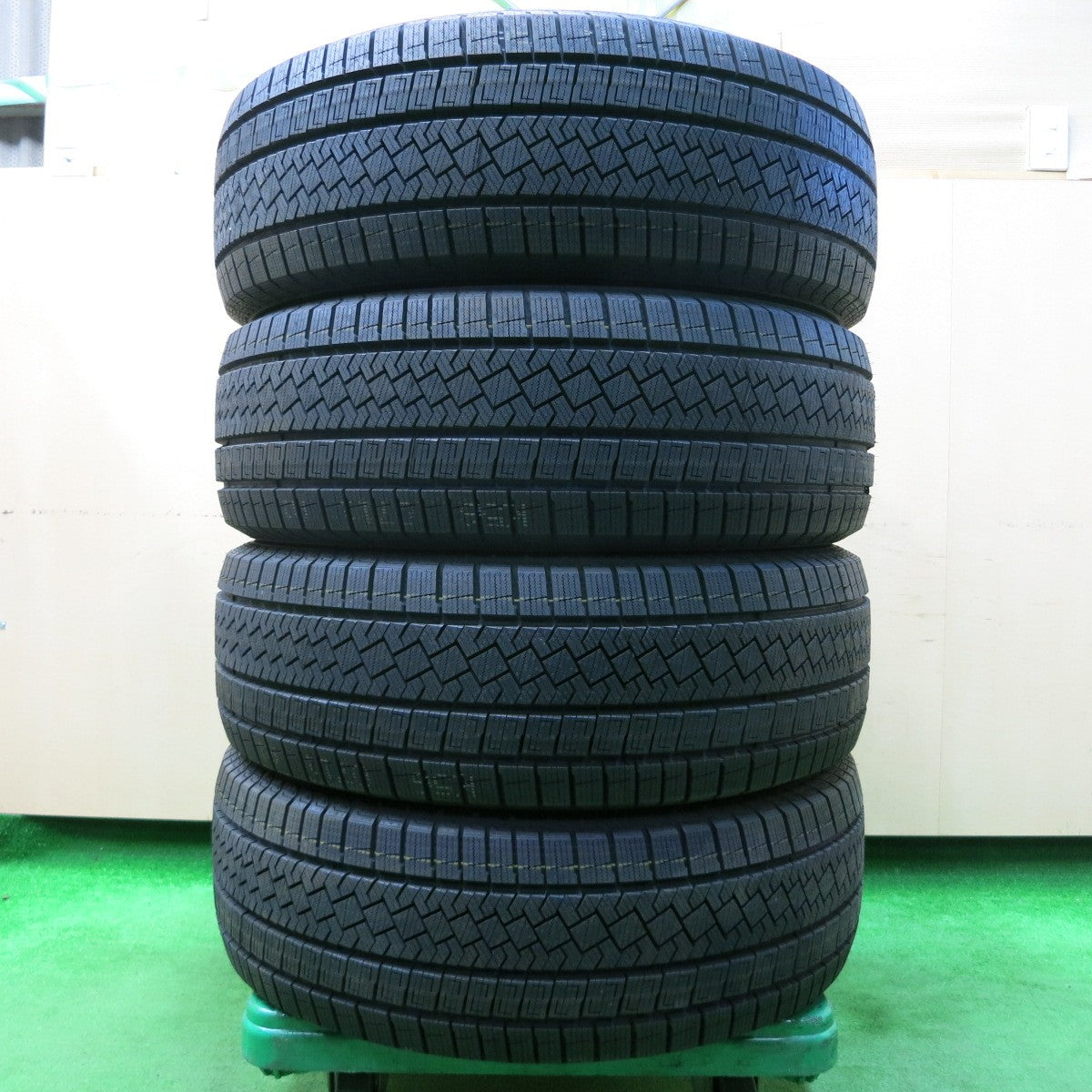 *送料無料*未使用！23年★スタッドレス 245/55R19 ピレリ アイス ゼロ アシンメトリコ タイヤ 19インチ アウトバック  フォレスター等★4012901イスタ