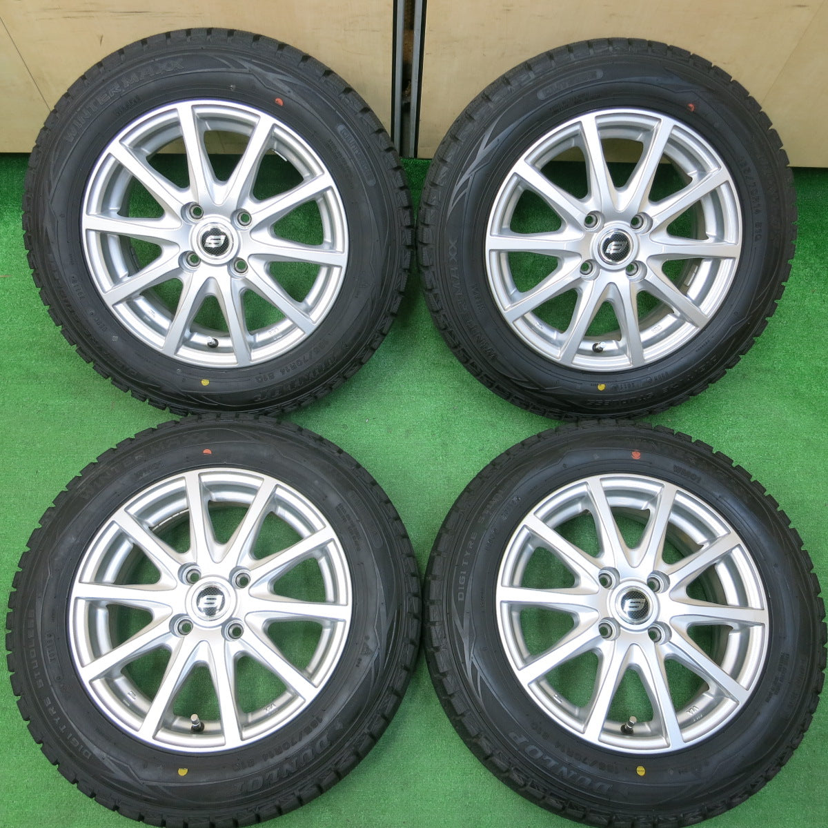 *送料無料*超バリ溝！キレイ！ほぼ10分★スタッドレス 165/70R14 ダンロップ ウインターマックス WM01 STRANGER ストレンジャー  14インチ PCD100/4H★3122508イス