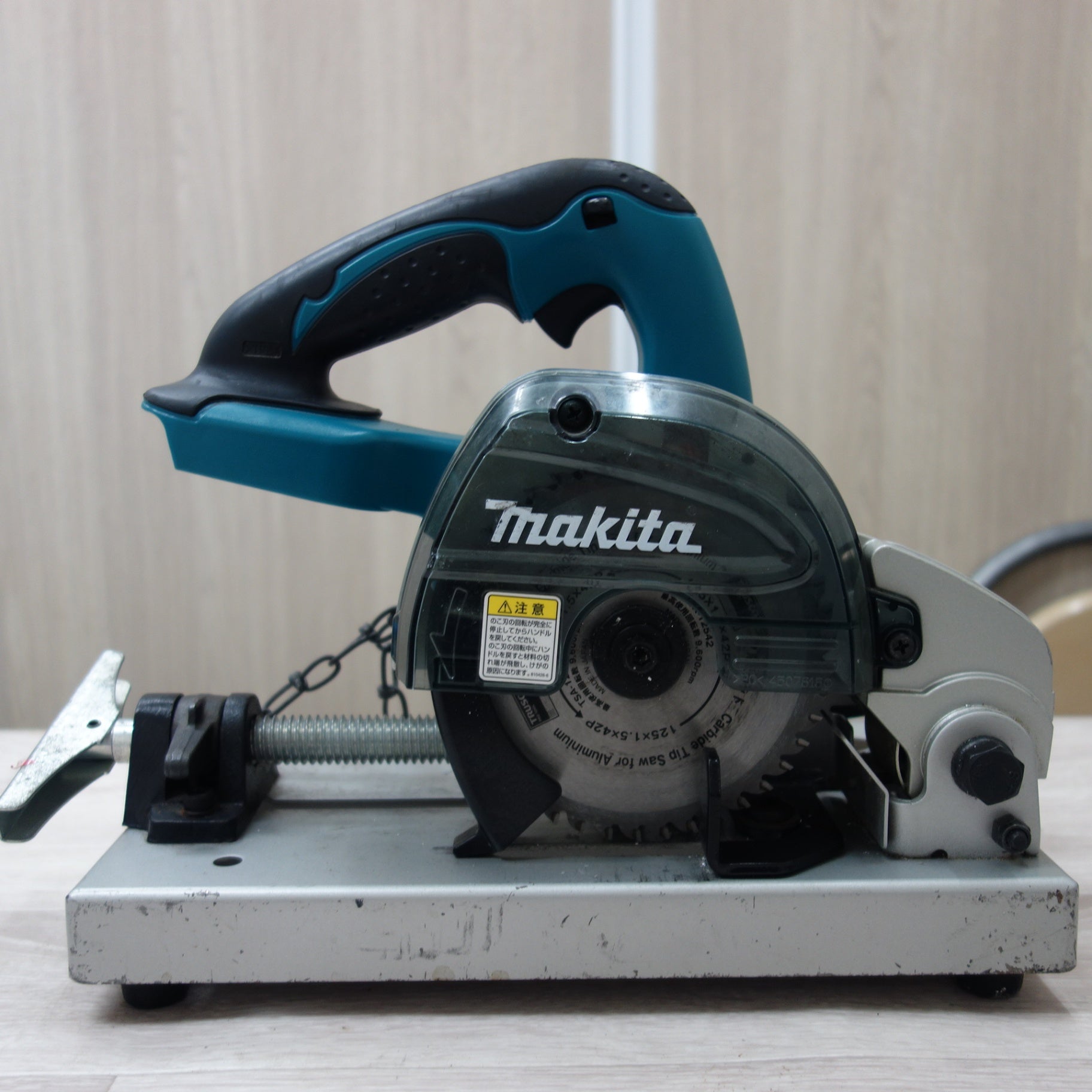 国産正規品makita　マキタ　125mm充電式チップソー切断機　LC540DRF　14.4V3.0Ahバッテリ・急速充電器セット チップソー