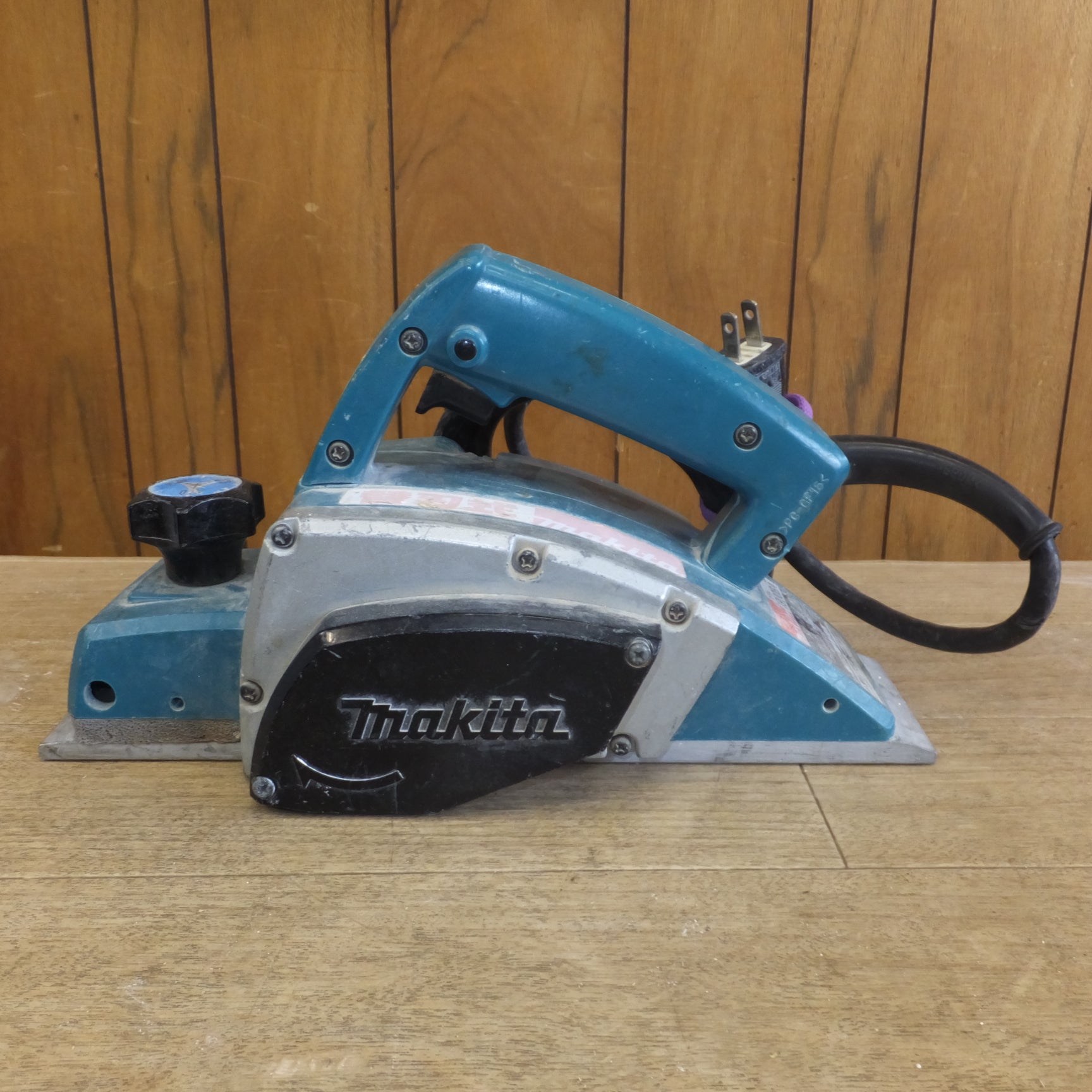 [送料無料]★マキタ makita 82mmカンナ 1800BA　有効切削幅 82mm　100V 5A 50-60Hz 480W★