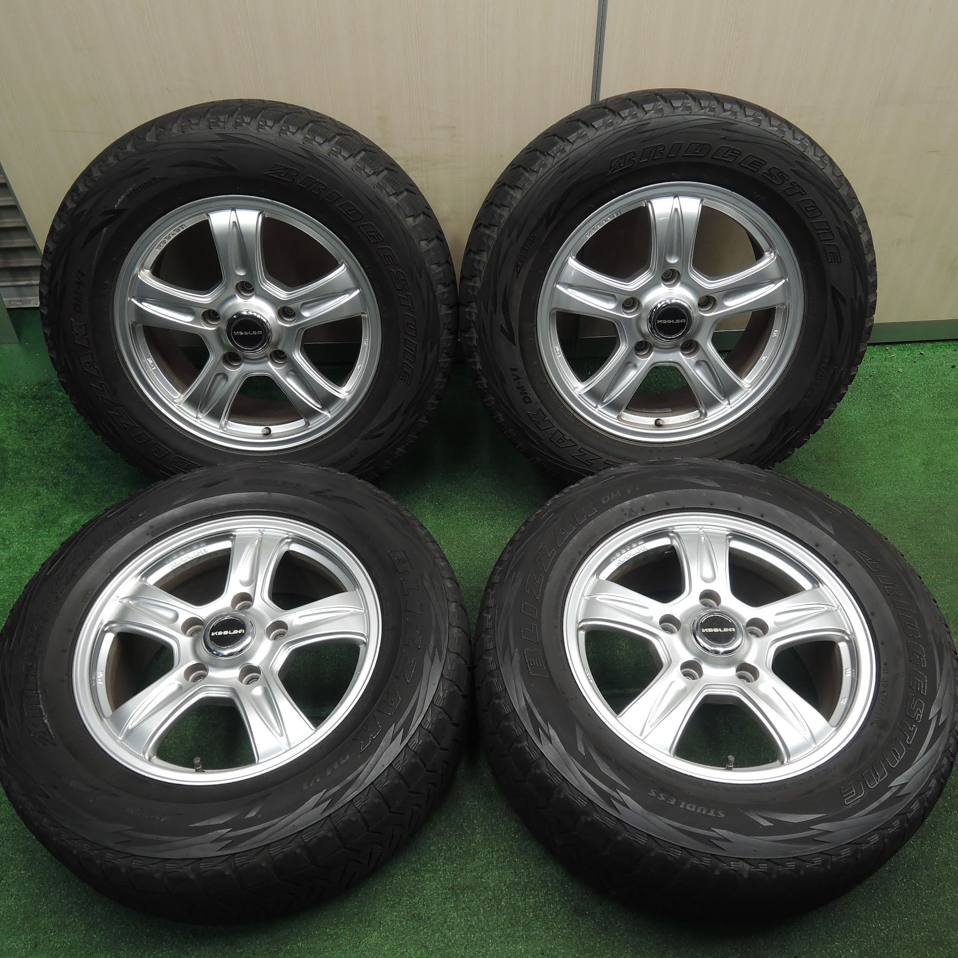 送料無料]キレイ☆ランクル 等 weds キーラー 285/60R18 スタッドレス ...