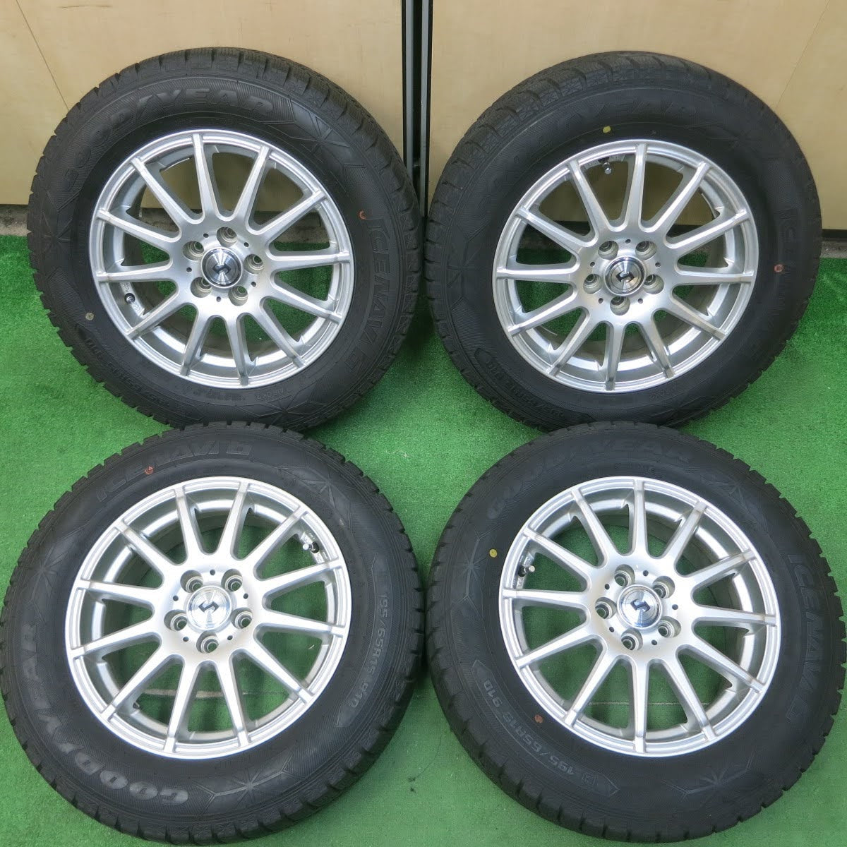 プリウススタッドレス195/65R15バリ溝-