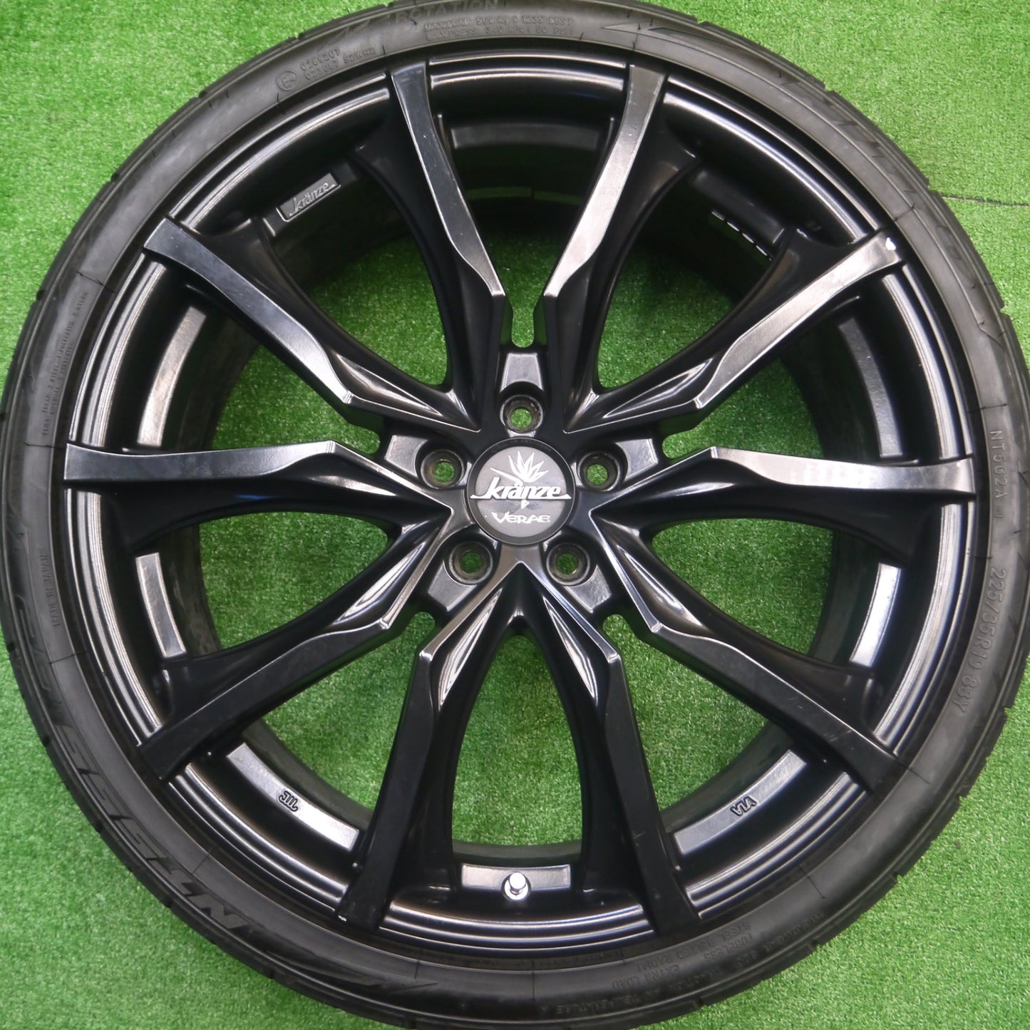 *送料無料* バリ溝！23年！9.5分★プリウス等 kranze VERAE 225/35R19 ニットー NT555 G2 クレンツェ ヴェラーエ 19インチ PCD100/5H★4083003Hノ