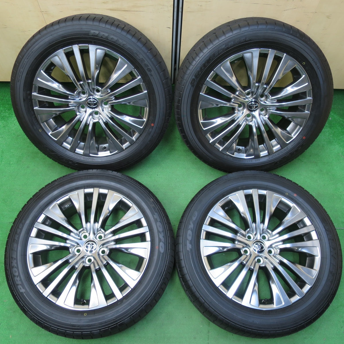 *送料無料* 新車外し！23年★トヨタ 80系 ハリアー Z 純正 225/55R19 トーヨー プロクセス R46A 19インチ PCD114.3/5H★4070301イノ