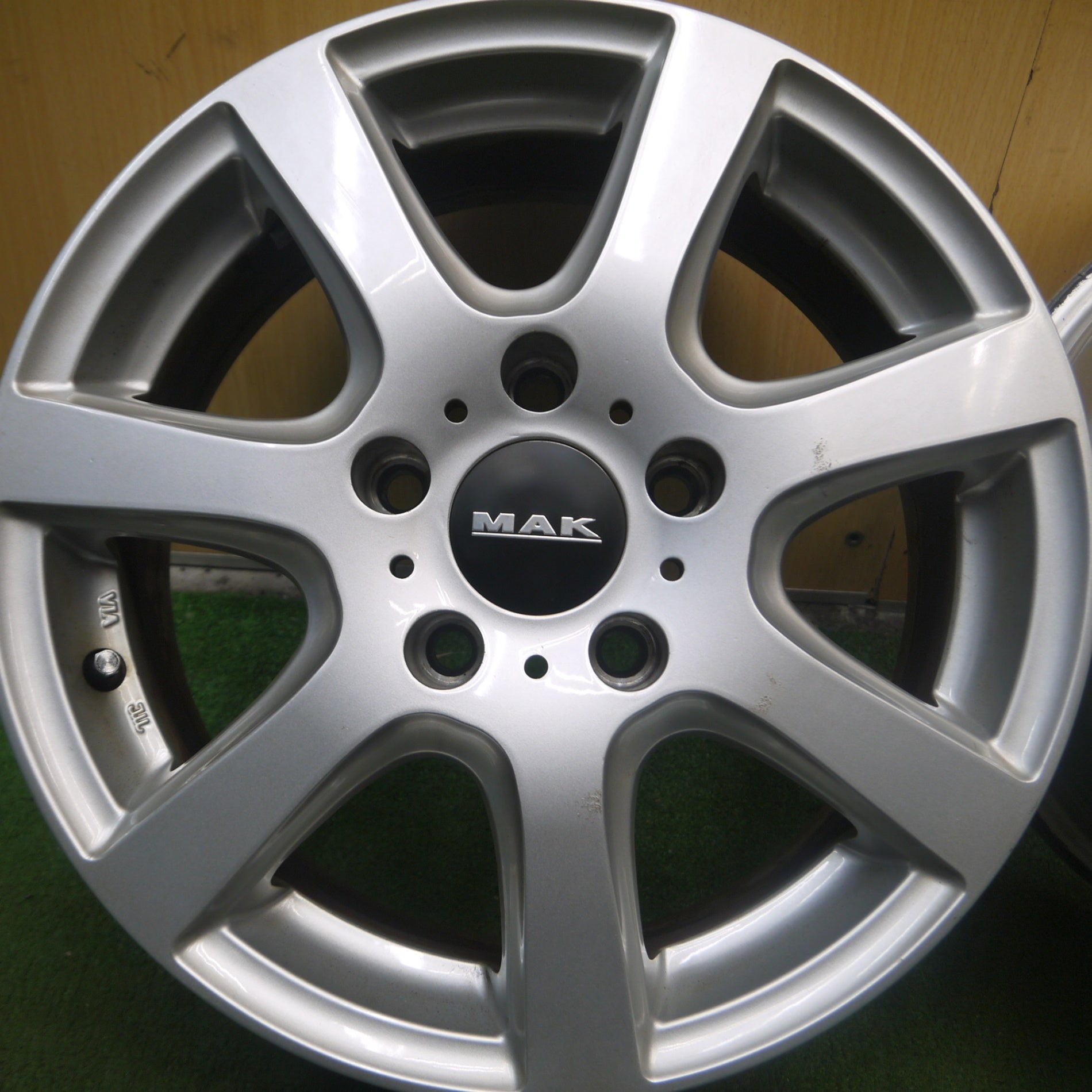 送料無料* キレイ☆MAK ホイール 16インチ 16×6.5J PCD120/5H 送料無料* キレイ☆MAK ホイール 16インチ 16×6.5J PCD120/5H