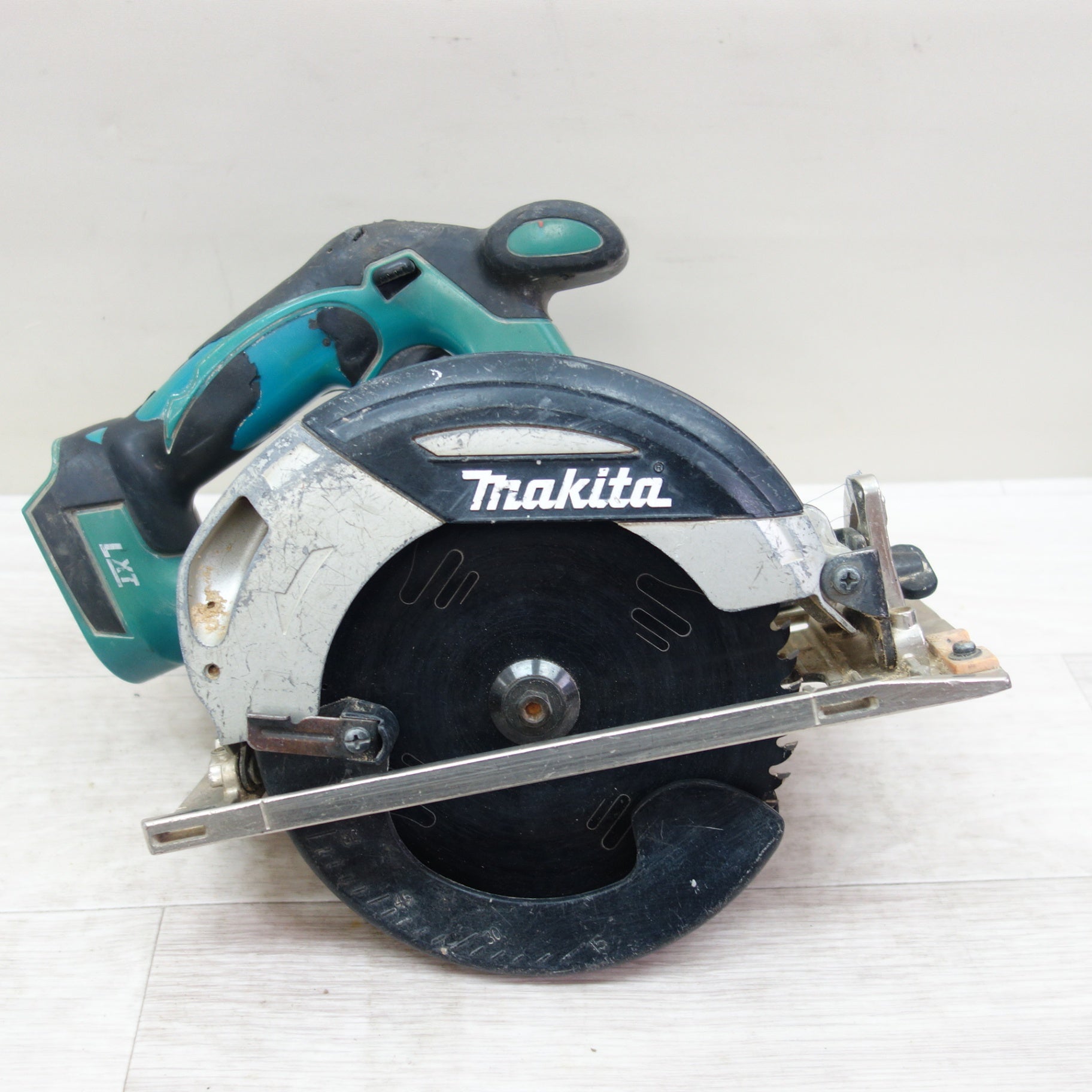 送料無料] ☆マキタ 165mm 充電式 マルノコ HS630D 電動 工具 切断機 丸のこ 丸ノコ 丸鋸 makita 木工用☆ |  名古屋/岐阜の中古カー用品・工具の買取/販売ならガレージゲット