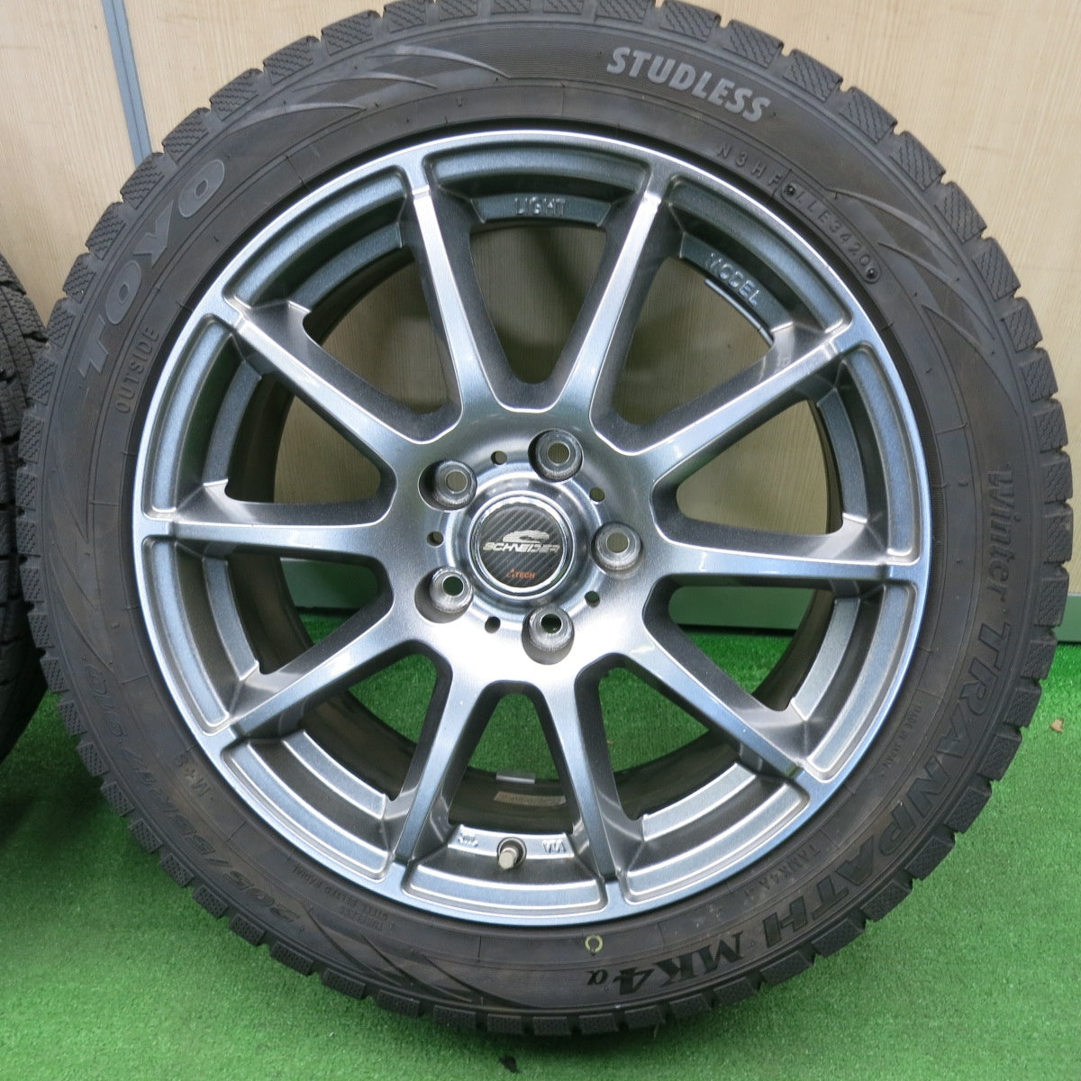 [送料無料] バリ溝！20年！キレイ！9分★スタッドレス 205/55R17 トーヨー ウインター トランパス MK4α SCHNEIDER ATECH シュナイダー 17インチ PCD114.3/5H★4121607TNス