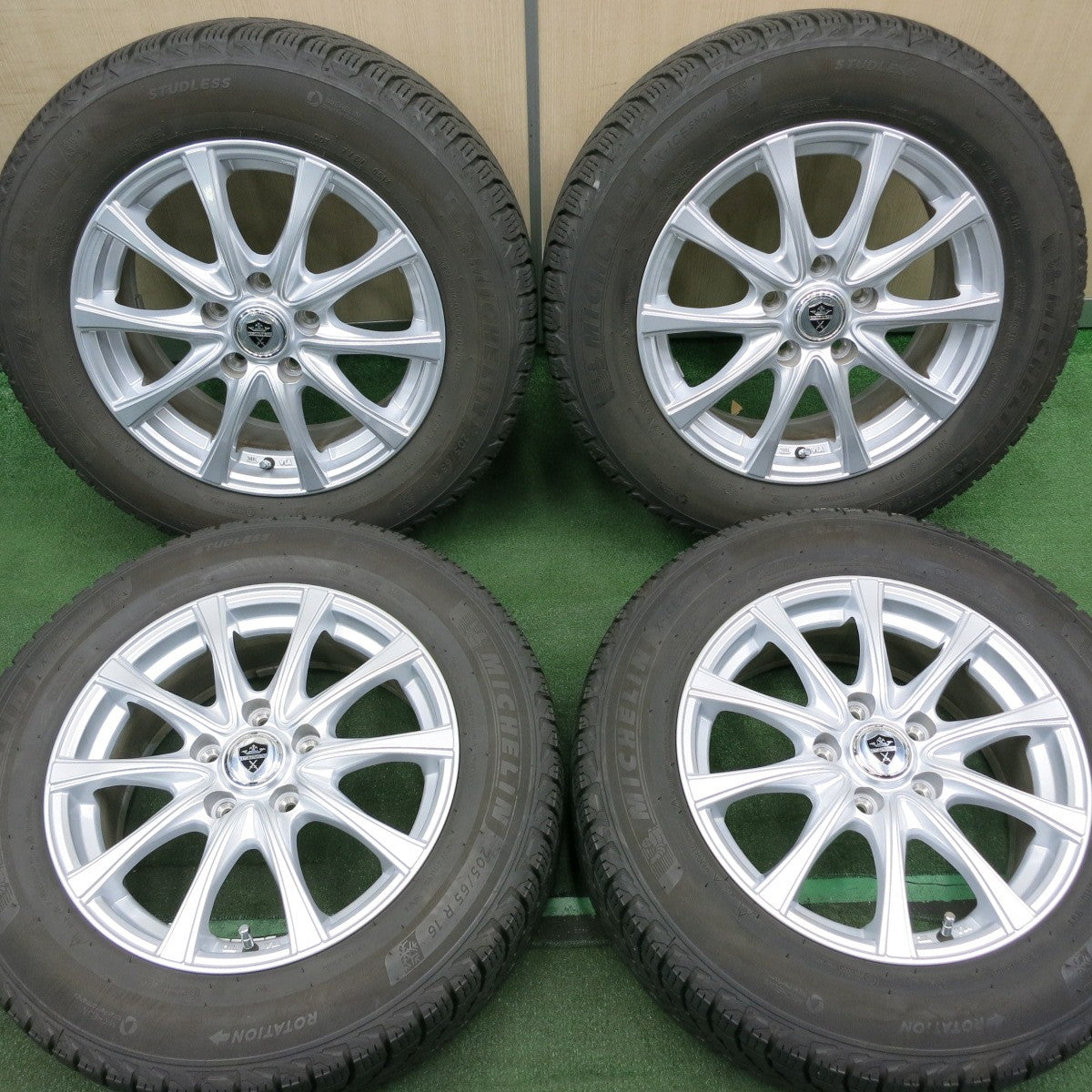 *送料無料* バリ溝！21年！綺麗！8.5分★スタッドレス 205/65R16 ミシュラン X-ICE SNOW ESTROSA エステローザ 16インチ PCD114.3/5H★4042502NJス