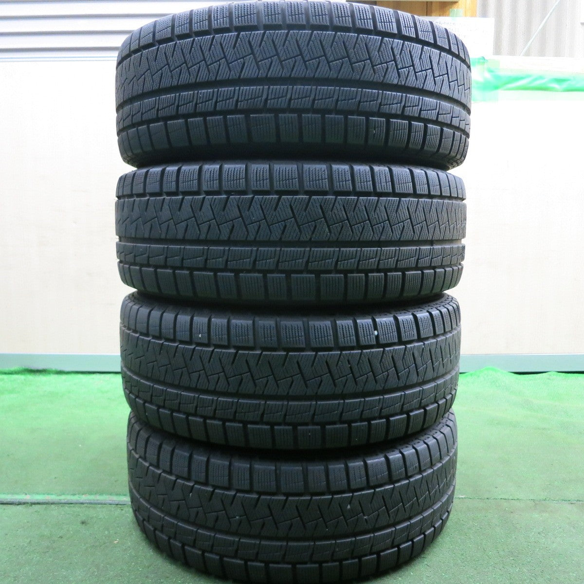 *送料無料* バリ溝！キレイ！8.5分★プジョー等 IRVINE 205/55R16 スタッドレス ピレリ アイスアシンメトリコ 16インチ アーヴィン PCD108/4H★4053005HAス