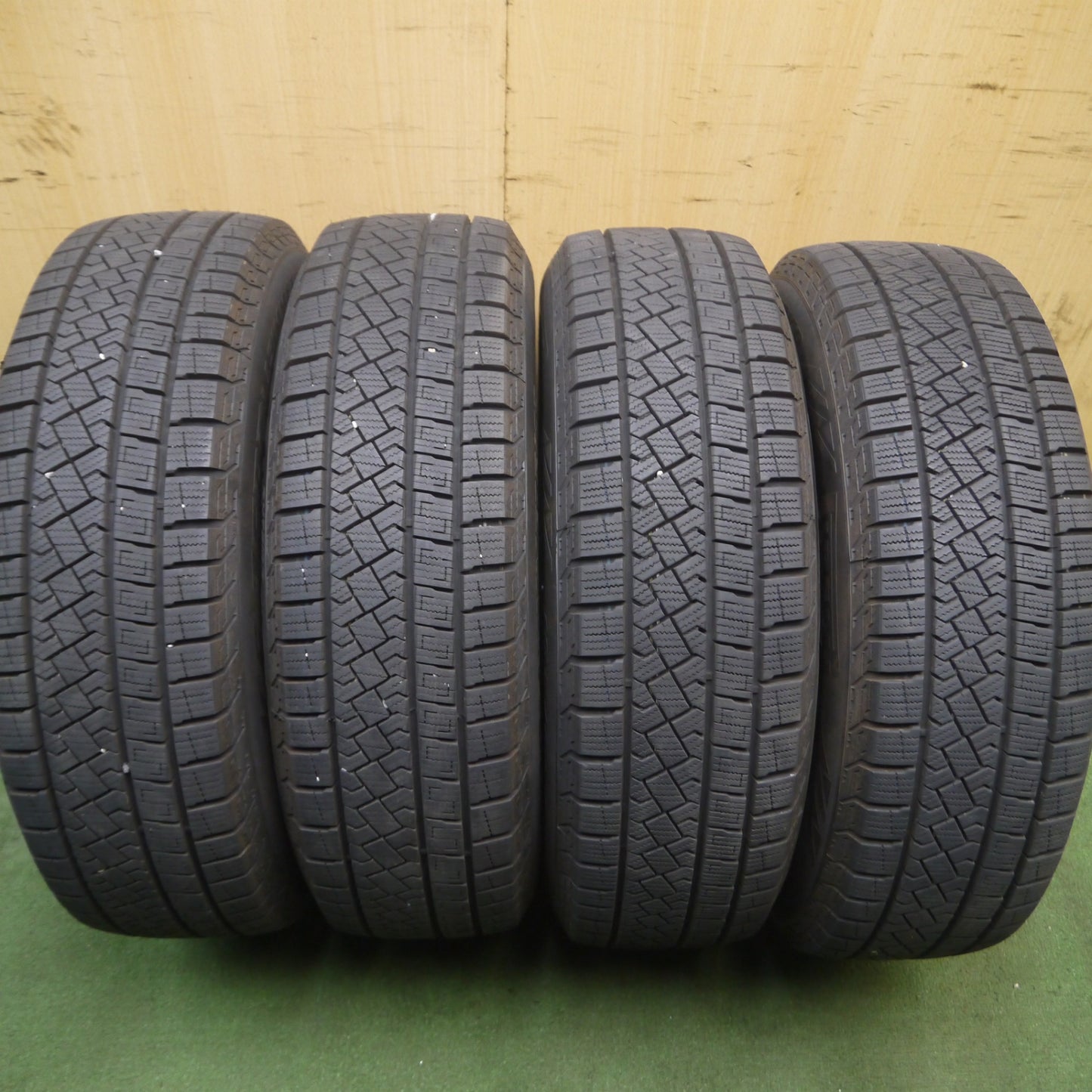 *送料無料* バリ溝！23年！ほぼ10分★スタッドレス 185/65R15 ピレリ アイス ゼロ アシンメトリコ B-win 15インチ PCD100/4H★4032502Hス