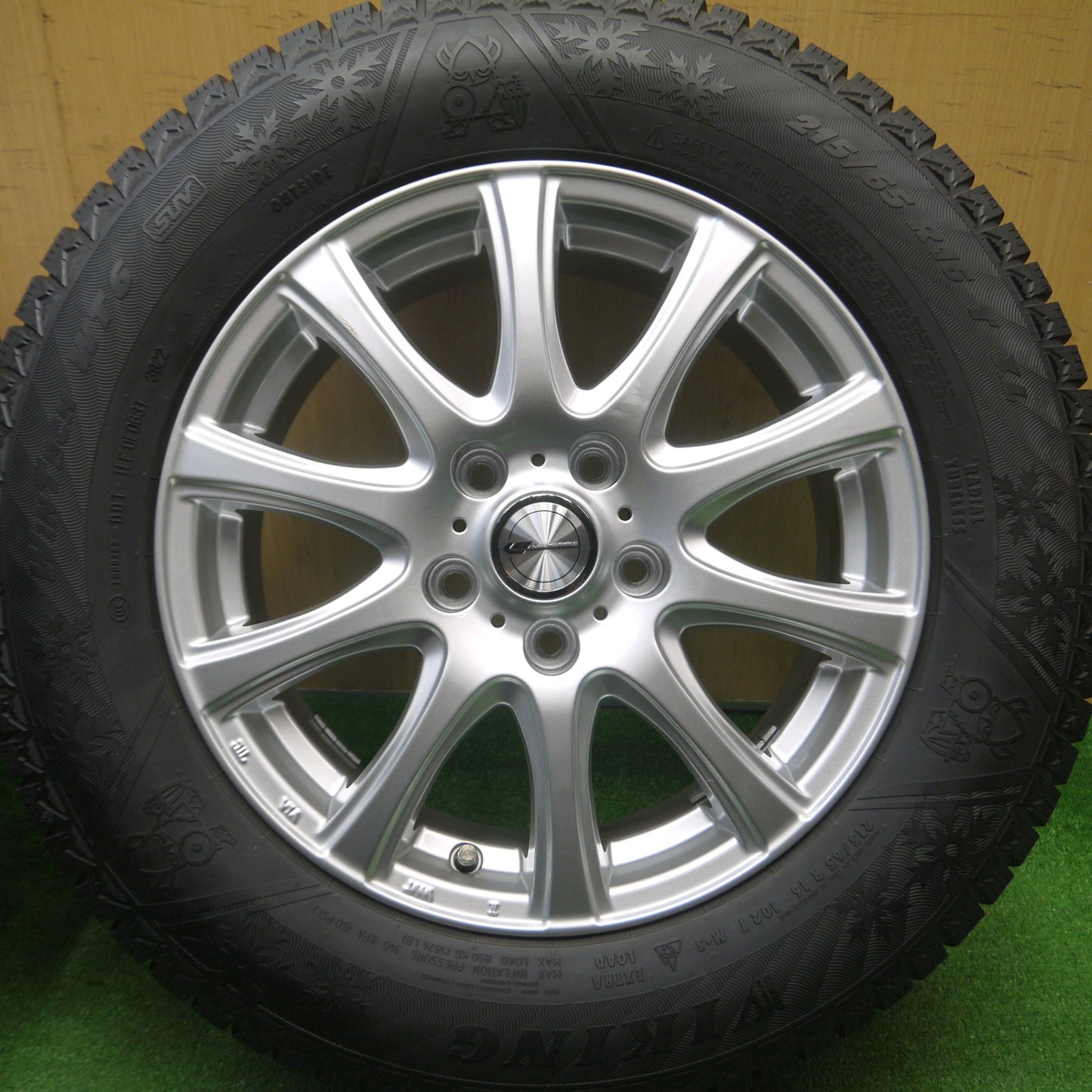 [送料無料] バリ溝！22年！キレイ！9.5分以上★スタッドレス 215/65R16 バイキング WINTECH WT6 SUV LAUFBAHN ラウフバーン 16インチ PCD114.3/5H★4121109Hス