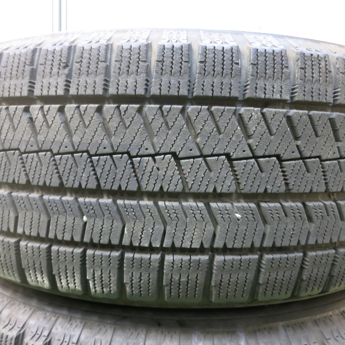 [送料無料] バリ溝！21年！キレイ！9.5分★スタッドレス 215/60R16 ブリヂストン ブリザック VRX2 Fang ファング 16インチ PCD114.3/5H★4102505SYス