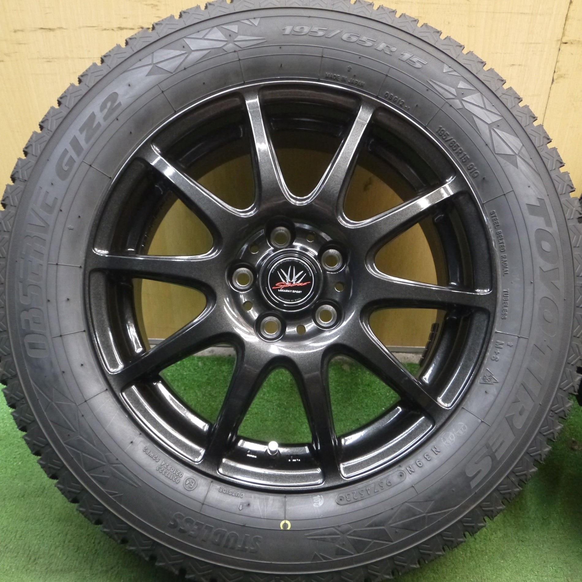 *送料無料* 超バリ溝！23年！キレイ！ほぼ10分★プリウス等 195/65R15 スタッドレス トーヨー オブザーブ GIZ2 LOXARNY  SPORT BADX ロクサーニ PCD100/5H★4040813Hス