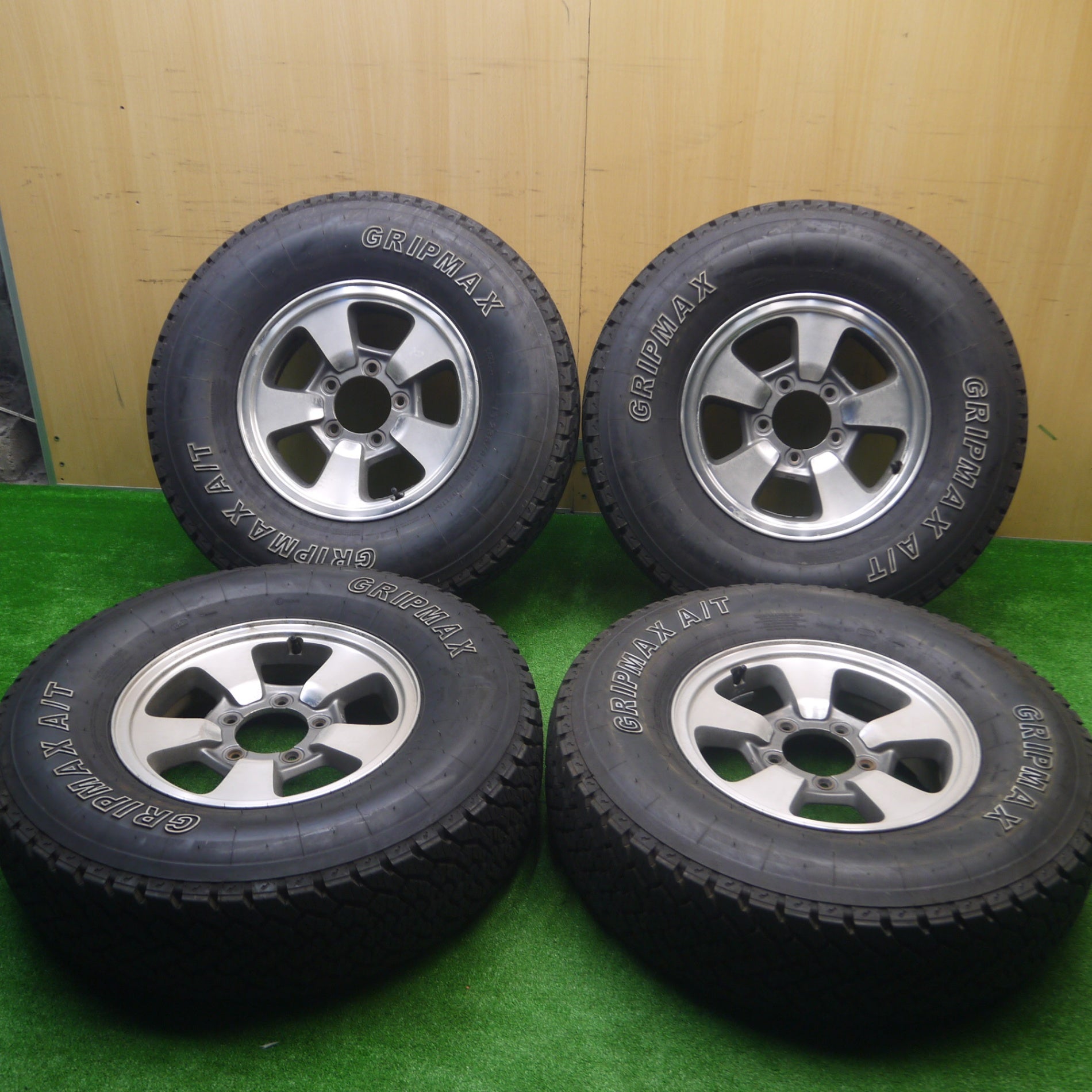 送料無料* バリ溝！21年！9.5分☆スズキ ジムニー 純正 ENEKI 235/85R16 120/116S GRIPMAX A/T ホ |  名古屋/岐阜の中古カー用品・工具の買取/販売ならガレージゲット