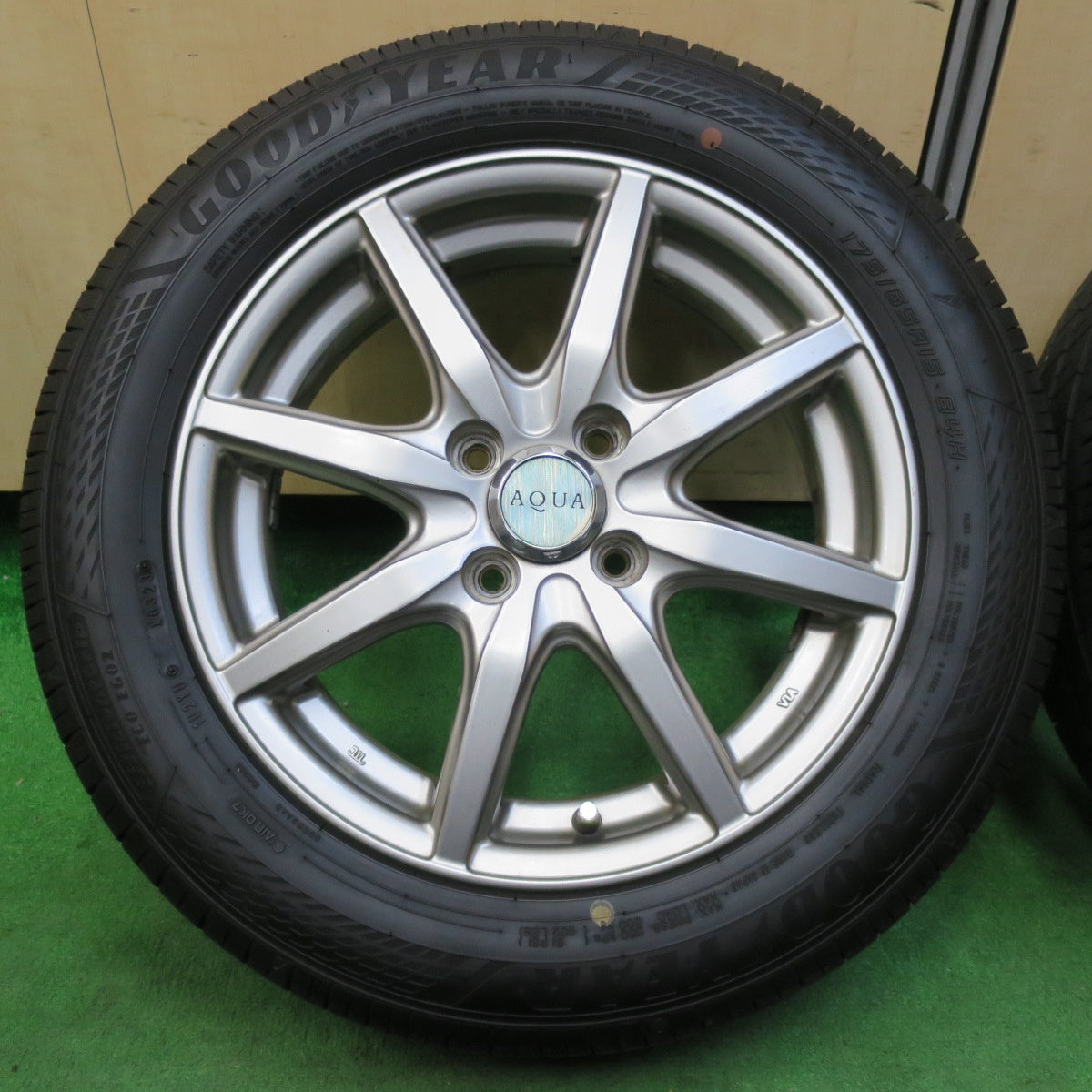 *送料無料* バリ溝！23年！9.5分★175/65R15 グッドイヤー EfficientGrip ECO EG02 AQUA アクア 15インチ PCD100/4H★4081702イノ