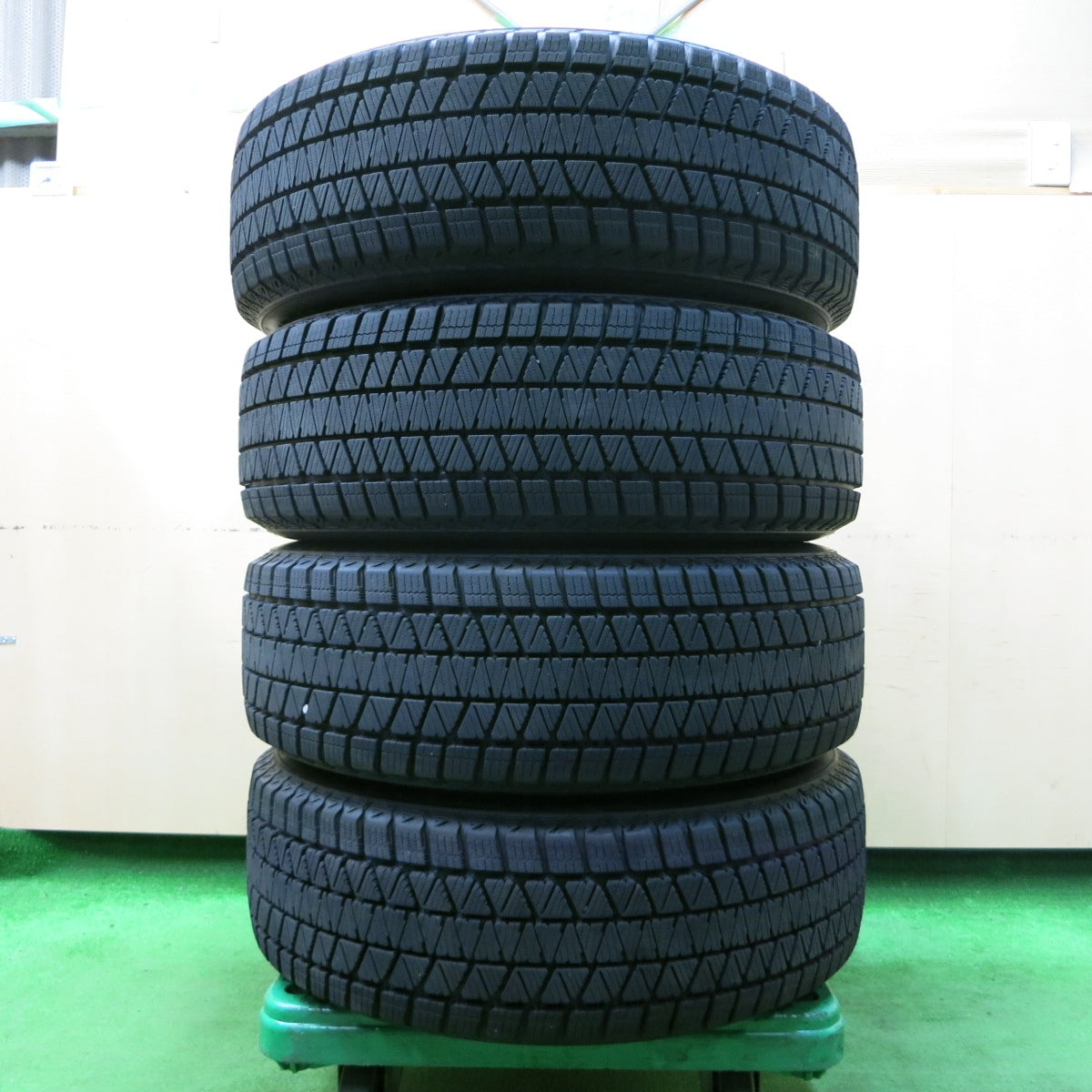 *送料無料* バリ溝！20年！キレイ！9.5分★スタッドレス 225/65R17 ブリヂストン ブリザック DM-V3 VELVA SPORTZ ヴェルヴァ PCD114.3/5H★4052704イス