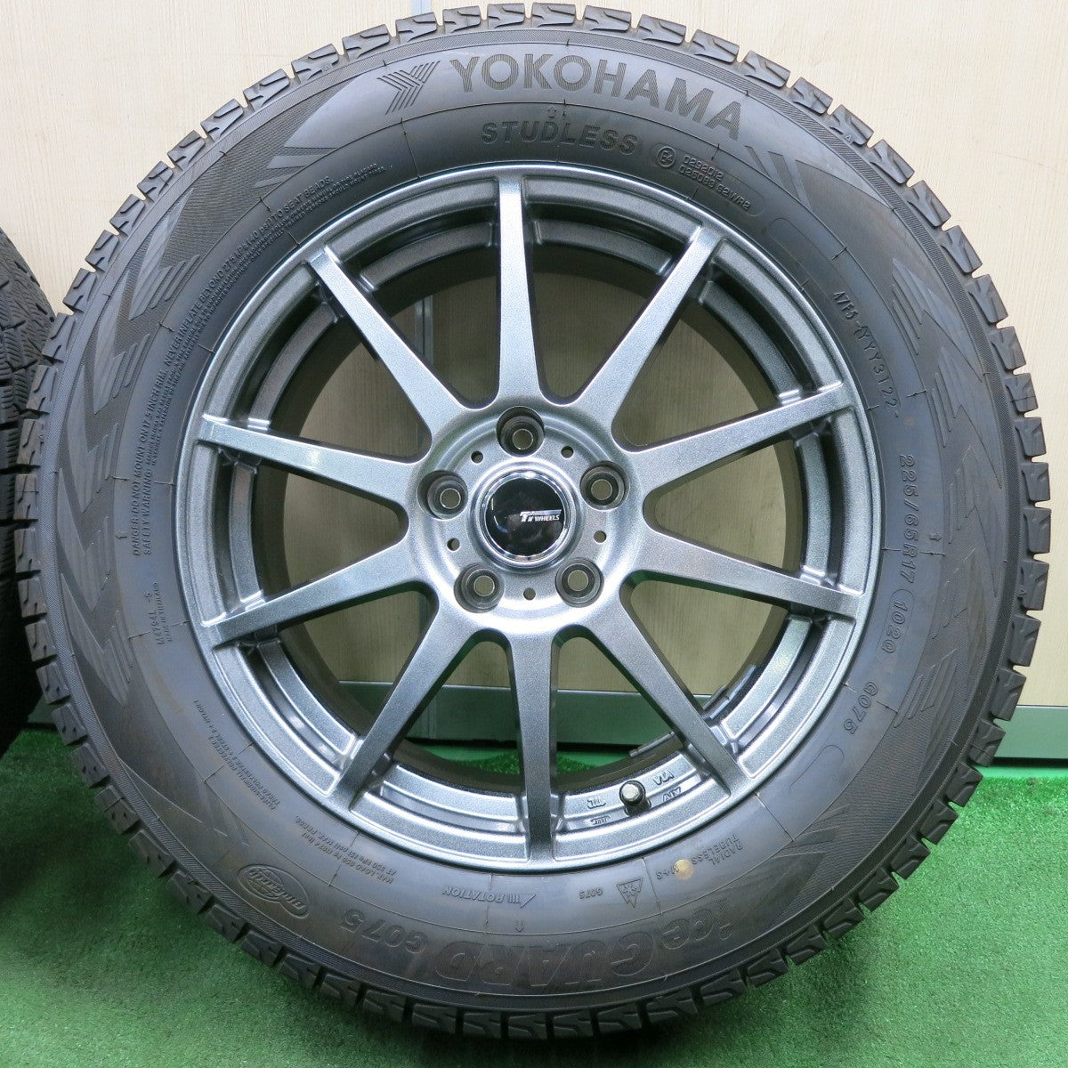 *送料無料* 超バリ溝！22年！キレイ！ほぼ10分★スタッドレス 225/65R17 ヨコハマ アイスガード G075 Ti WHEELS 17インチ PCD114.3/5H★4061901NJス