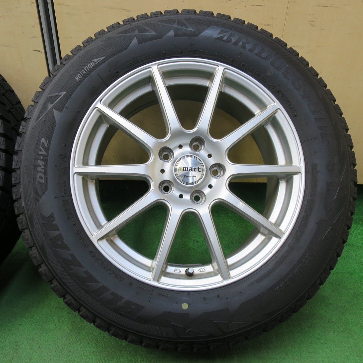 [送料無料] 4本価格★スタッドレス 225/65R17 ブリヂストン ブリザック DM-V2 Smart MANARAY SPORT マナレイ 17インチ PCD114.3/5H★4110606イス